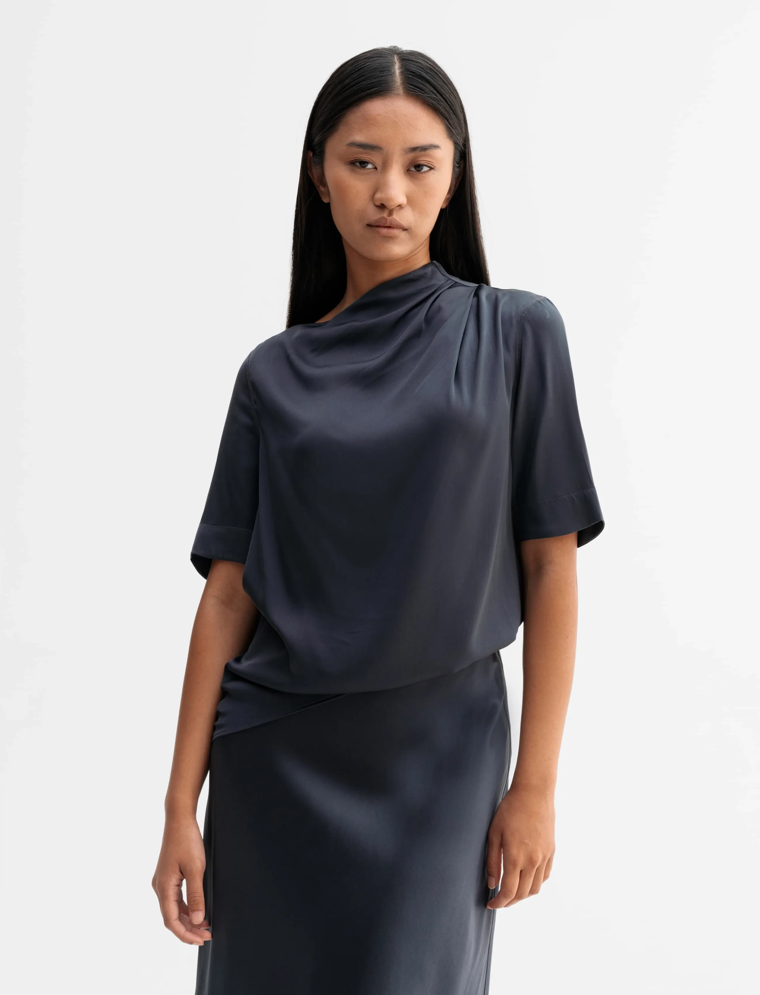 Ahlvar Gallery Lima silk tee - Kortärmade blusar - BLUE GREY / blue