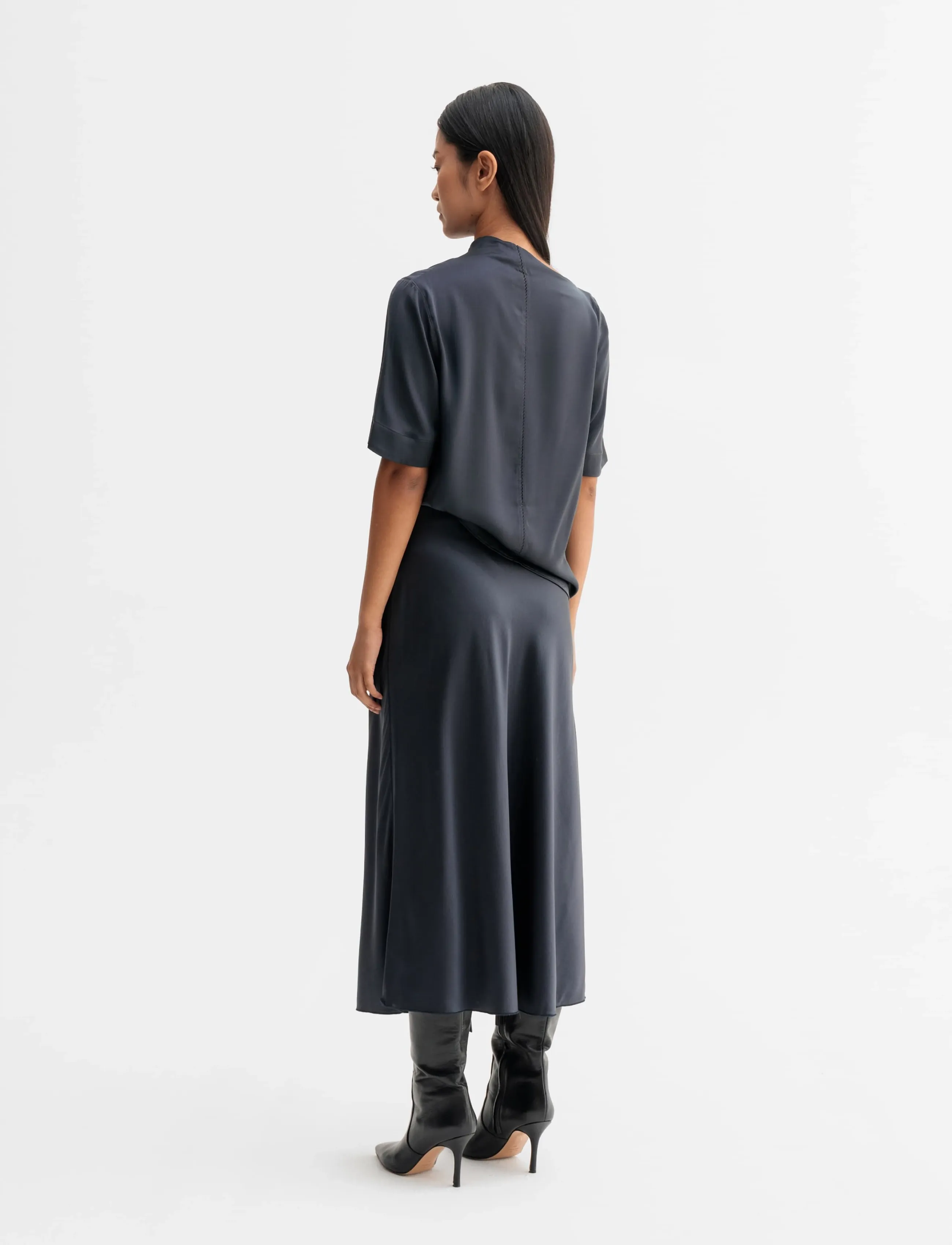 Ahlvar Gallery - Lima silk tee - blue grey - 3