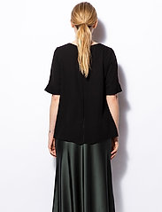 Ahlvar Gallery - Pim tee - short-sleeved blouses - black - 3