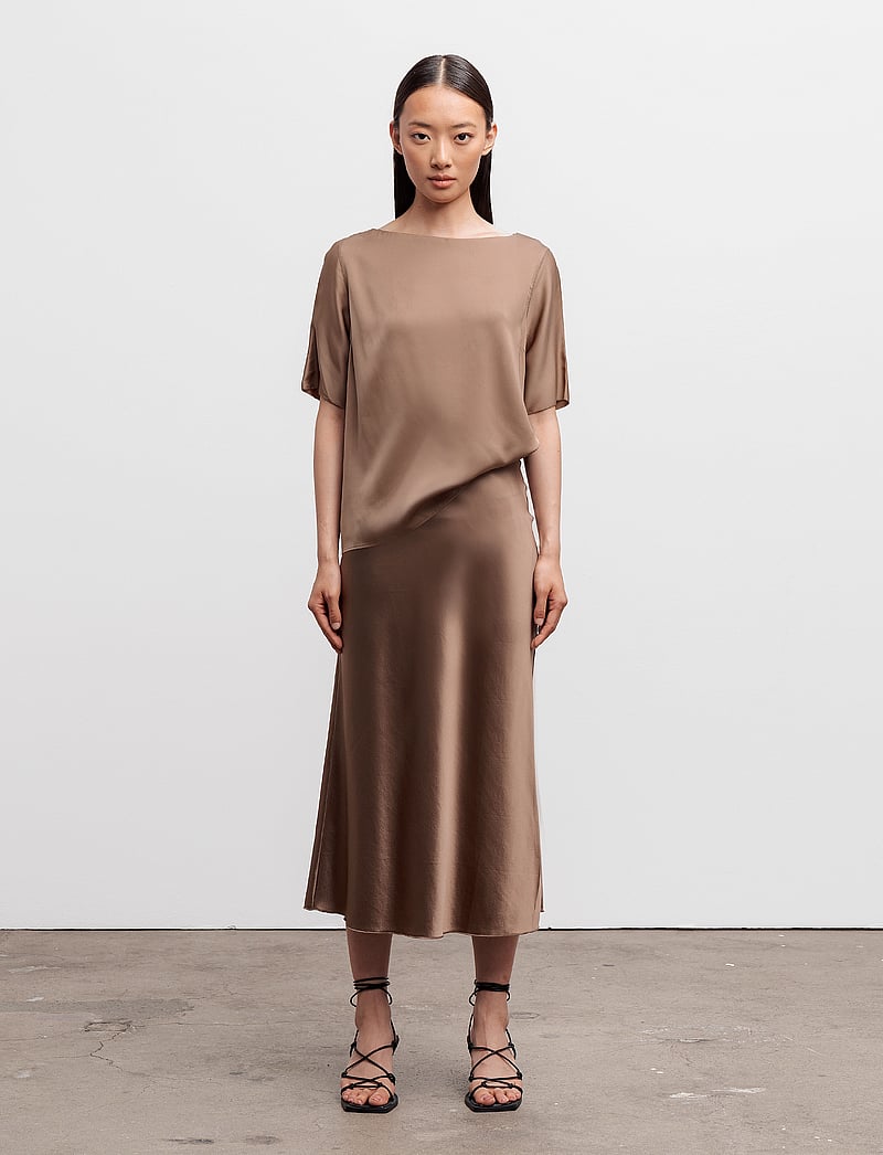 Ahlvar Gallery - Yoli silk blouse - kurzämlige blusen - sand - 3