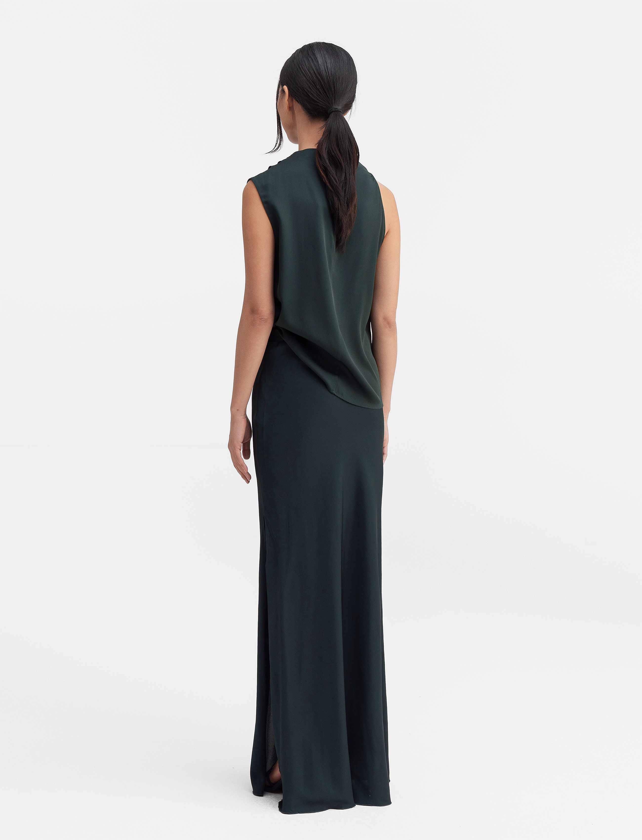 Ahlvar Gallery - Hana long silk skirt - satinnederdele - deep forest - 4