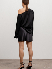 Ahlvar Gallery - Hana short skirt - short skirts - black - 3