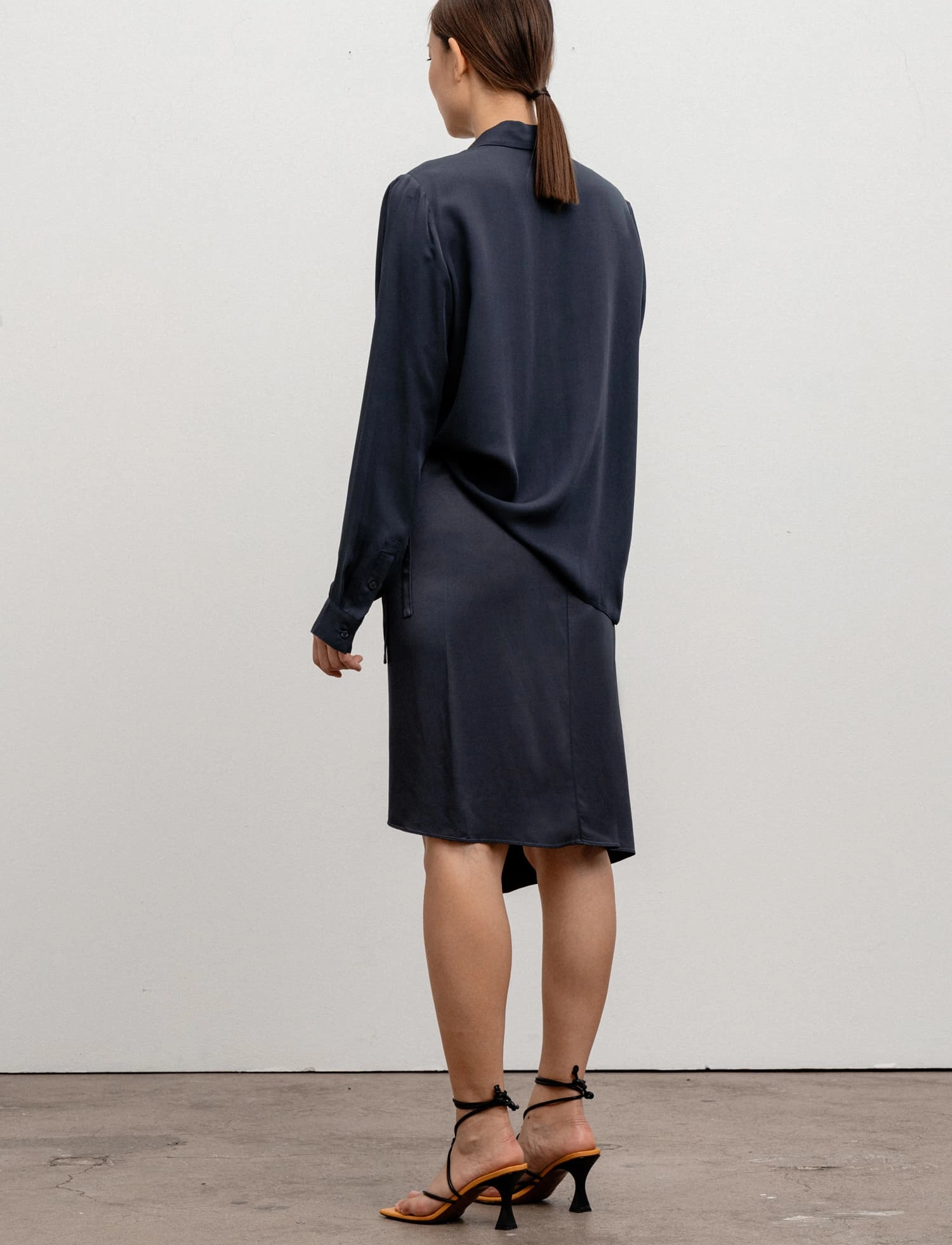 Ahlvar Gallery - Lee wrap skirt - blue grey - 3