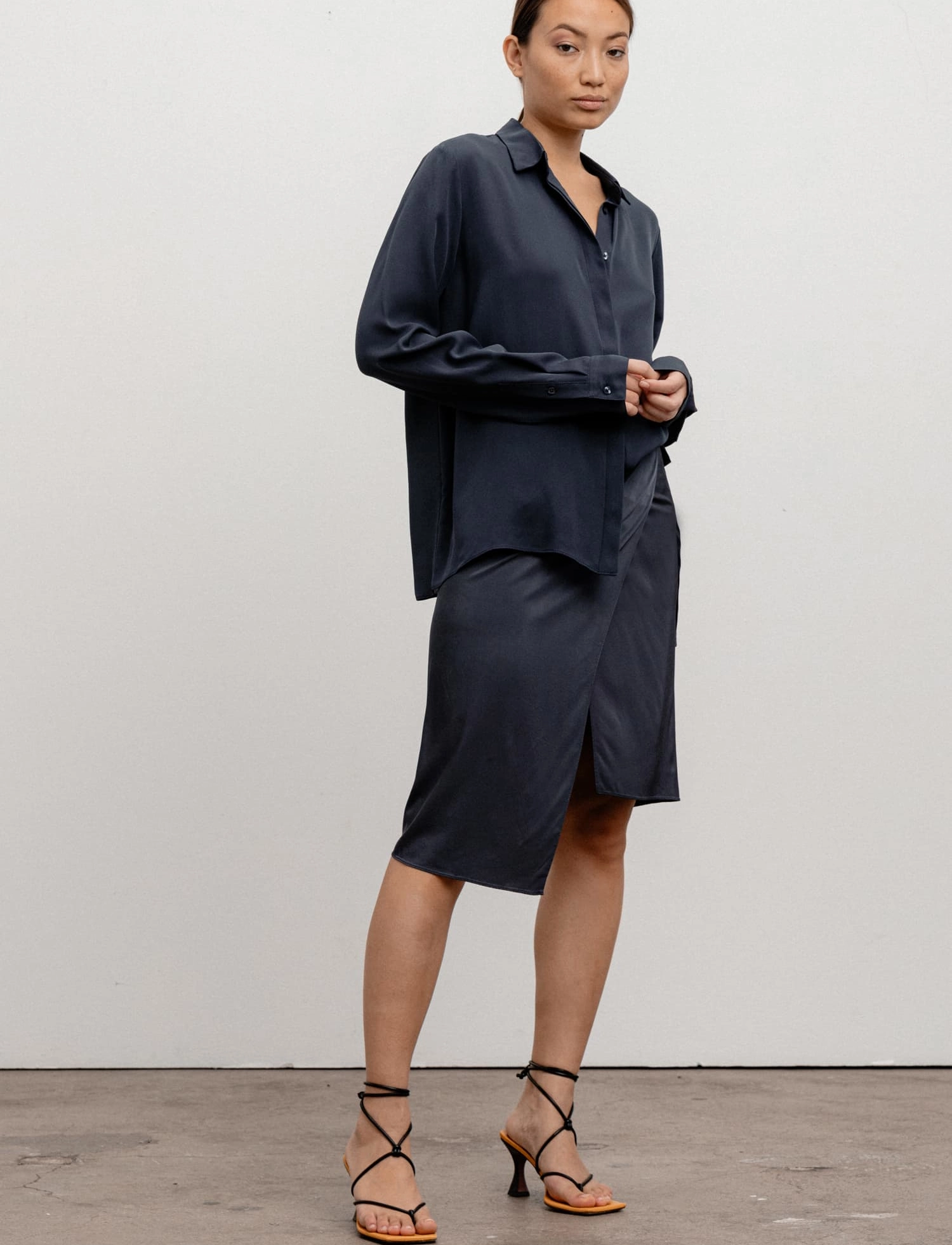 Ahlvar Gallery - Lee wrap skirt - blue grey - 4