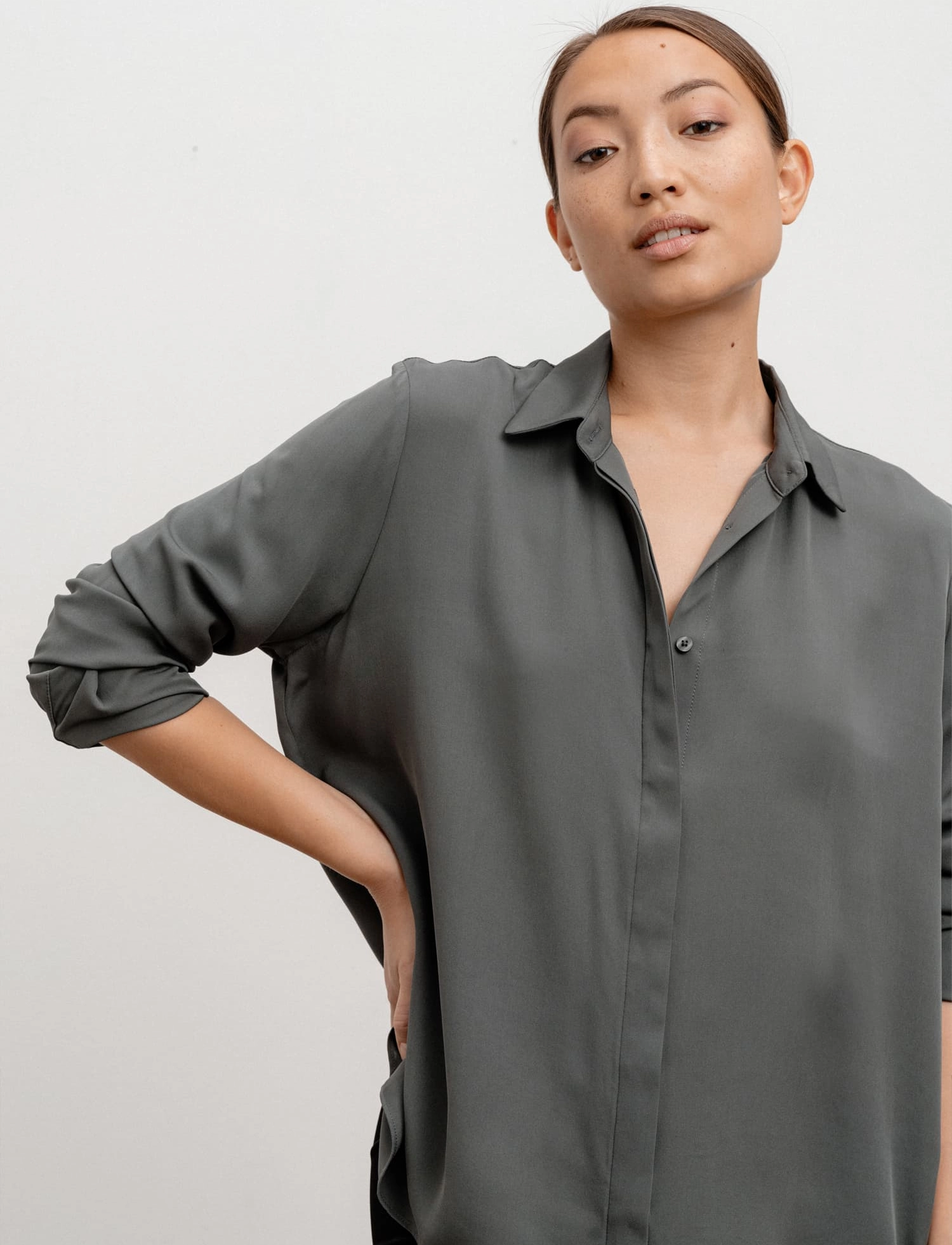 Ahlvar Gallery - Mia silk shirt - military green - 4
