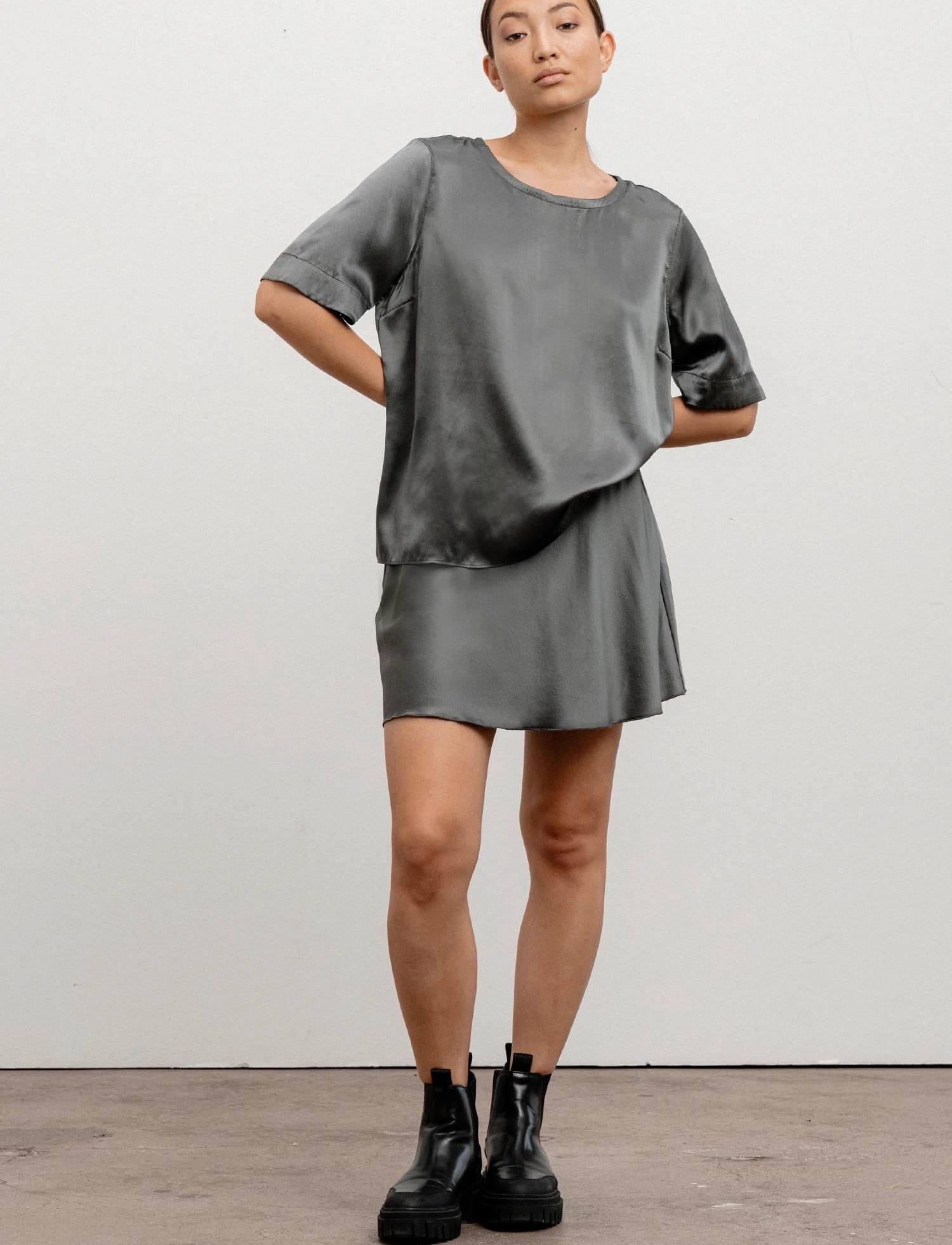 Ahlvar Gallery - Pim satin tee - military green - 2