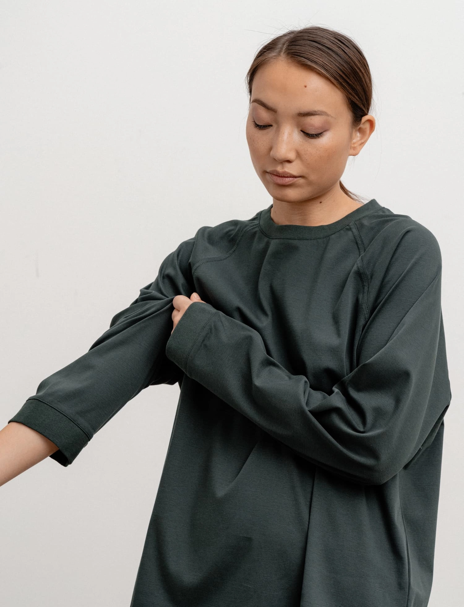 Ahlvar Gallery - Thelma LS tee - deep forest - 4