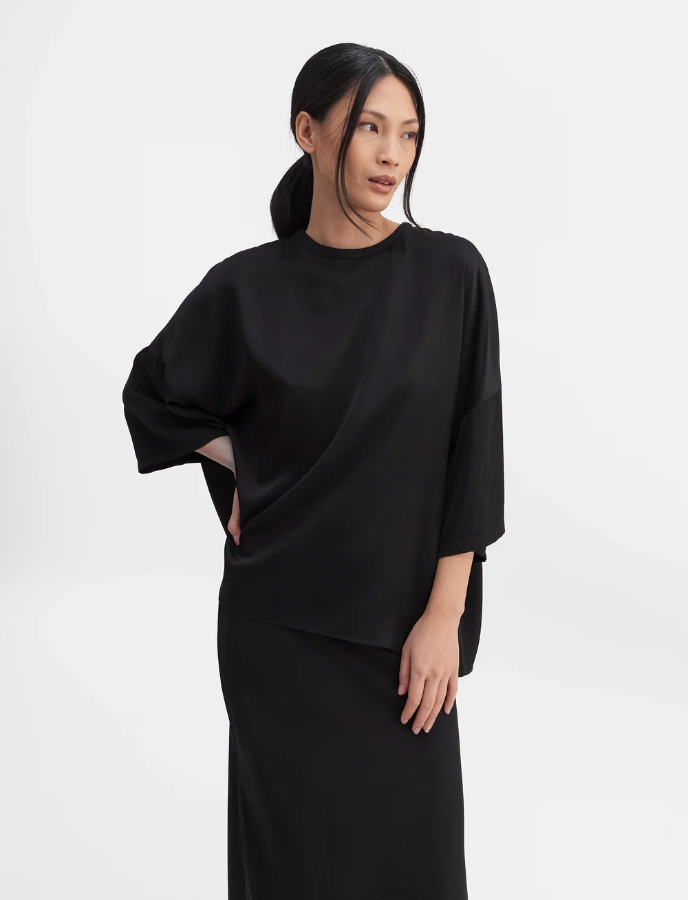 Ahlvar Gallery - Thess silk tee - t-shirts - black - 0