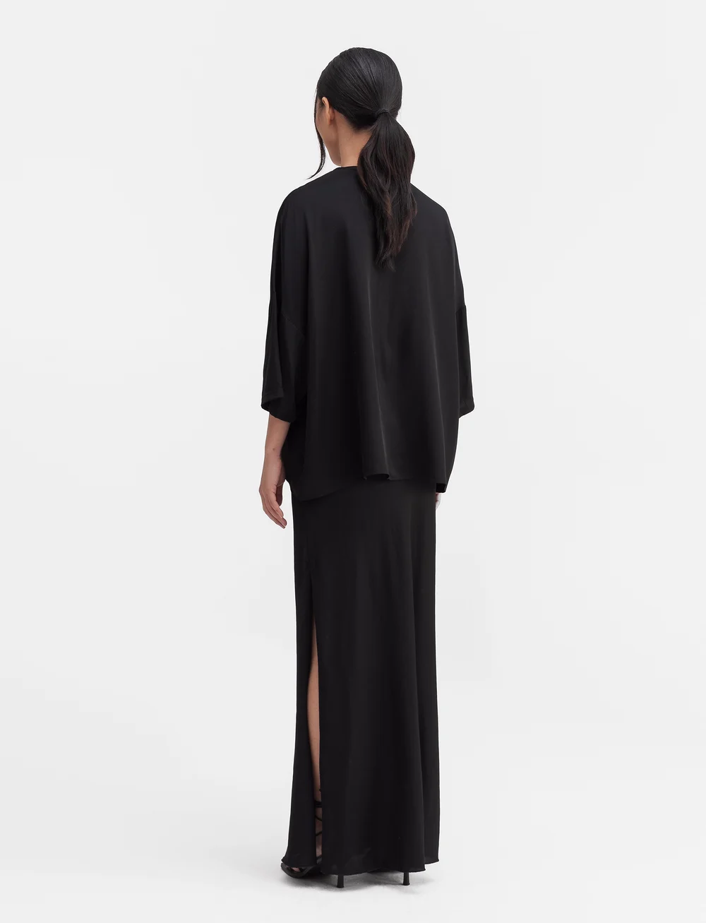 Ahlvar Gallery - Thess silk tee - t-shirts - black - 4