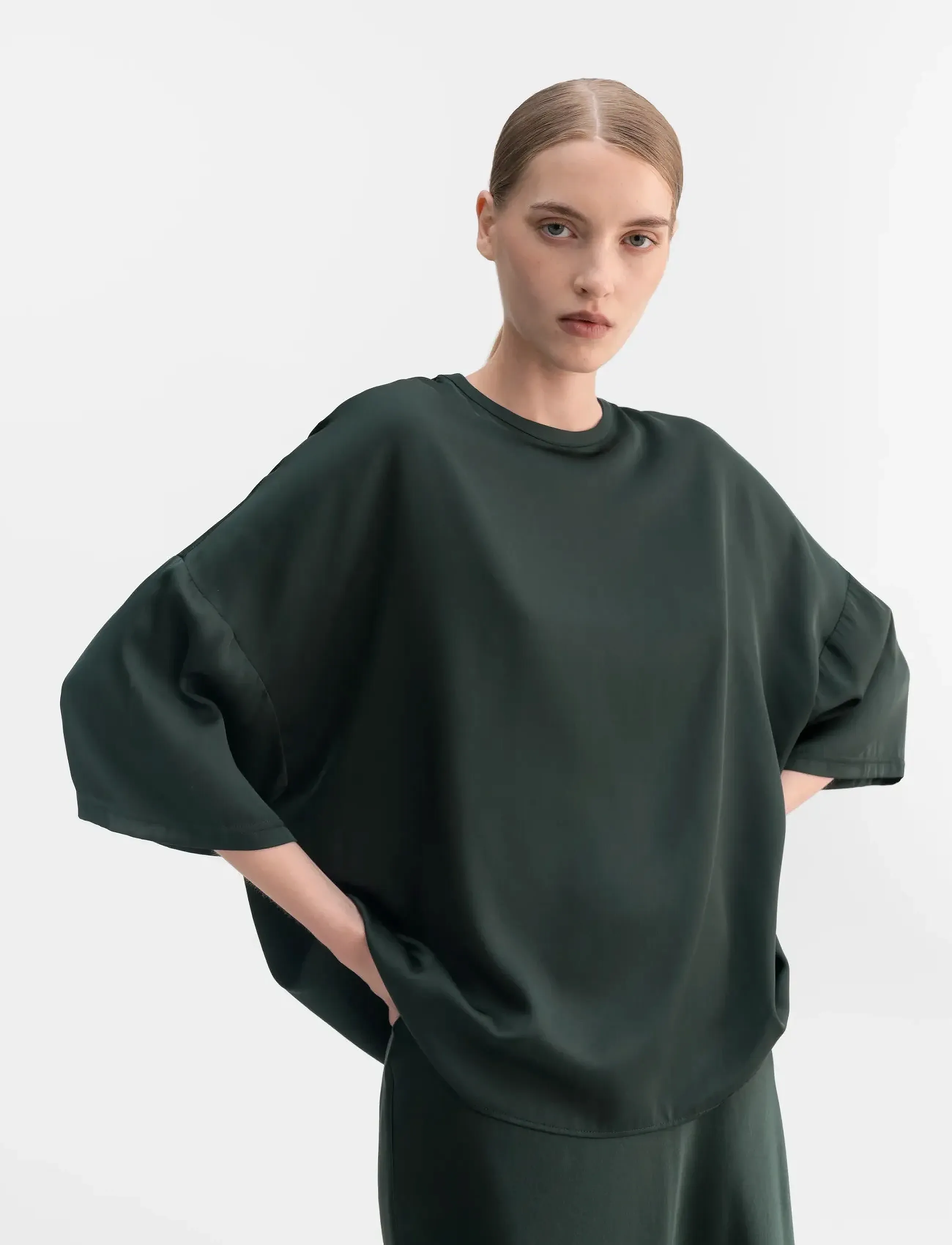 Ahlvar Gallery Thess Silk Tee, S, T-shirts & Oberteile, Grün - Short-sleeved, Frauen