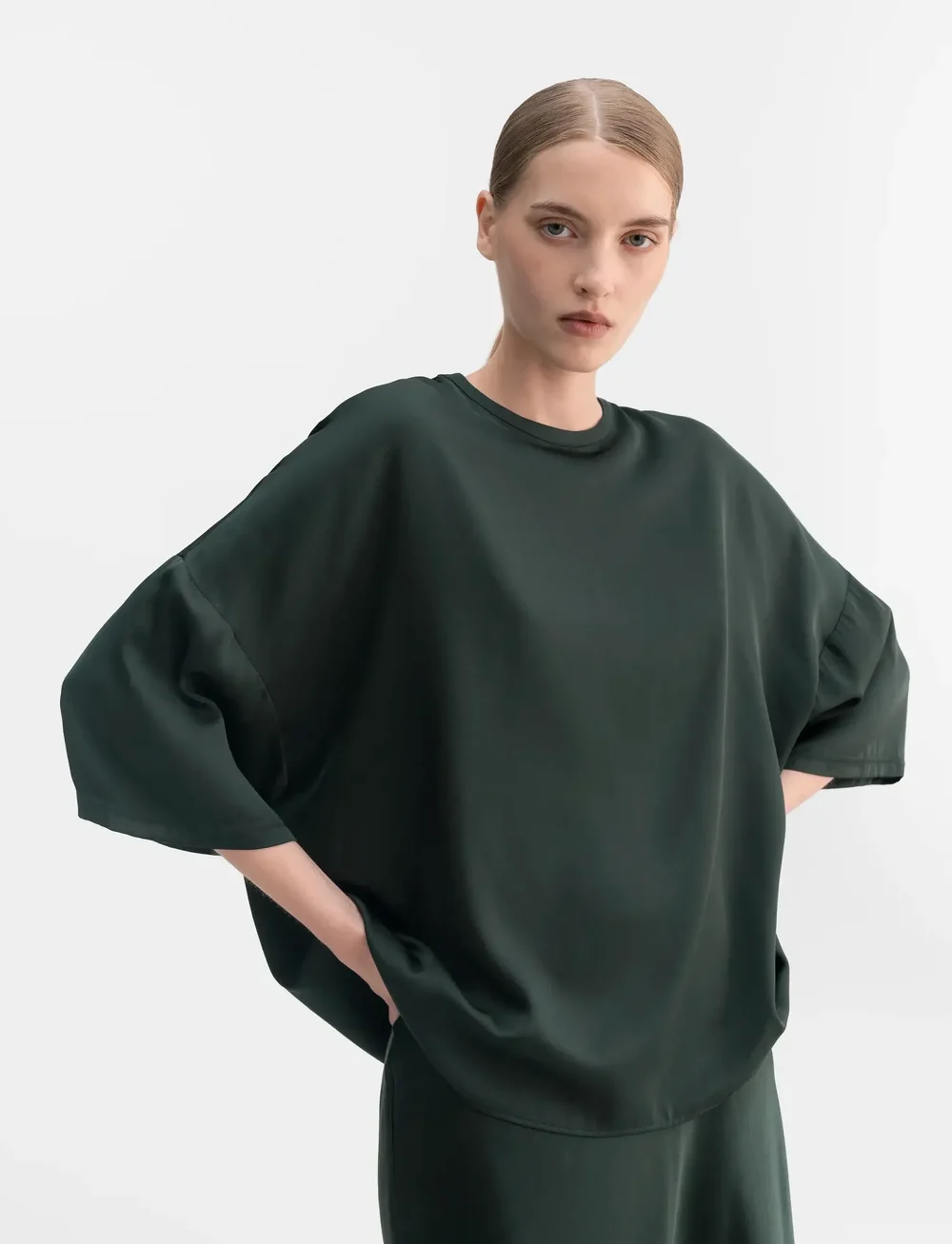 Ahlvar Gallery - Thess silk tee - t-särgid - deep forest - 0