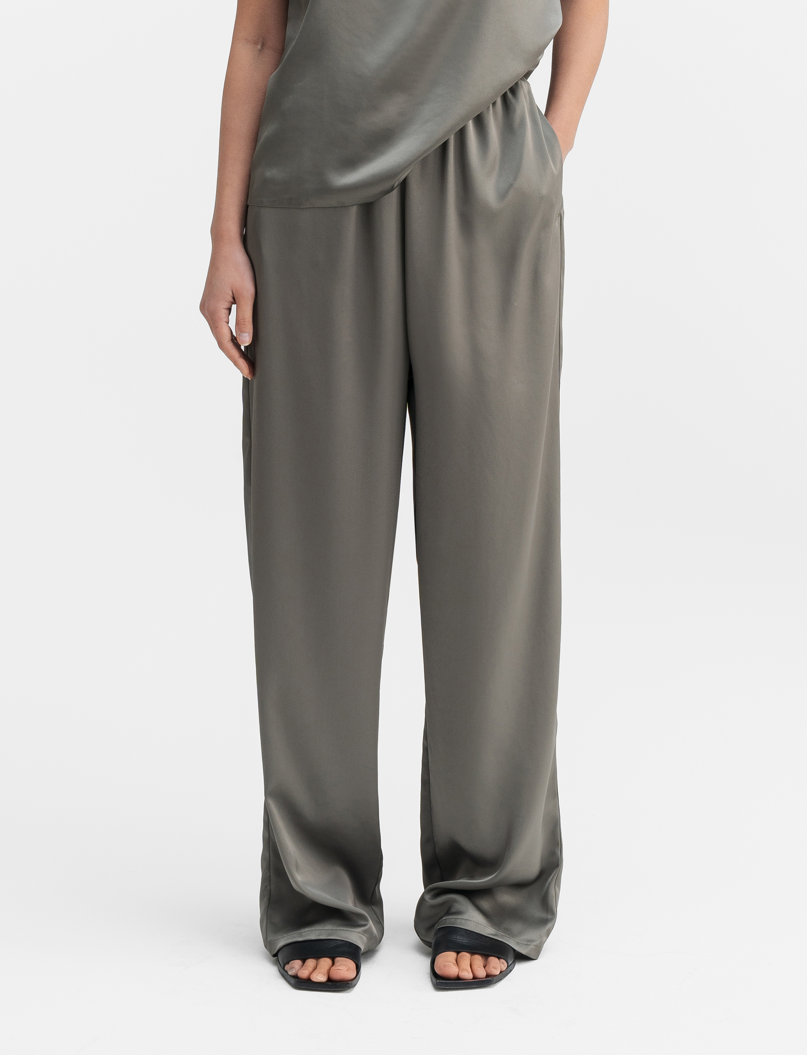 Ahlvar Gallery Ayla Satin Trousers, XL x 83, Khakigrün - Straight Leg, Frauen