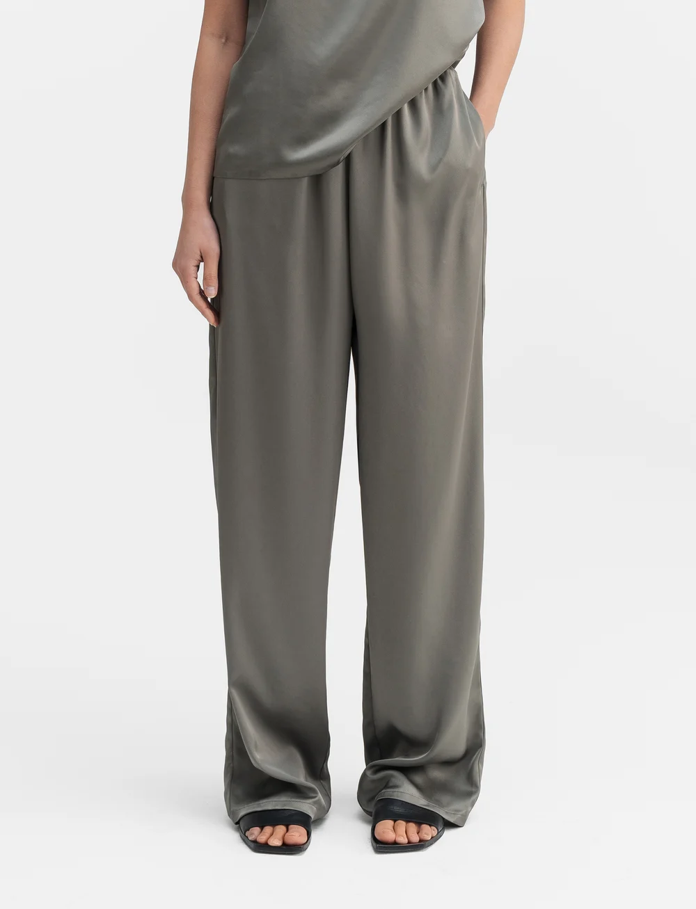 Ahlvar Gallery - Ayla satin trousers - tiesaus kirpimo kelnės - light military - 0