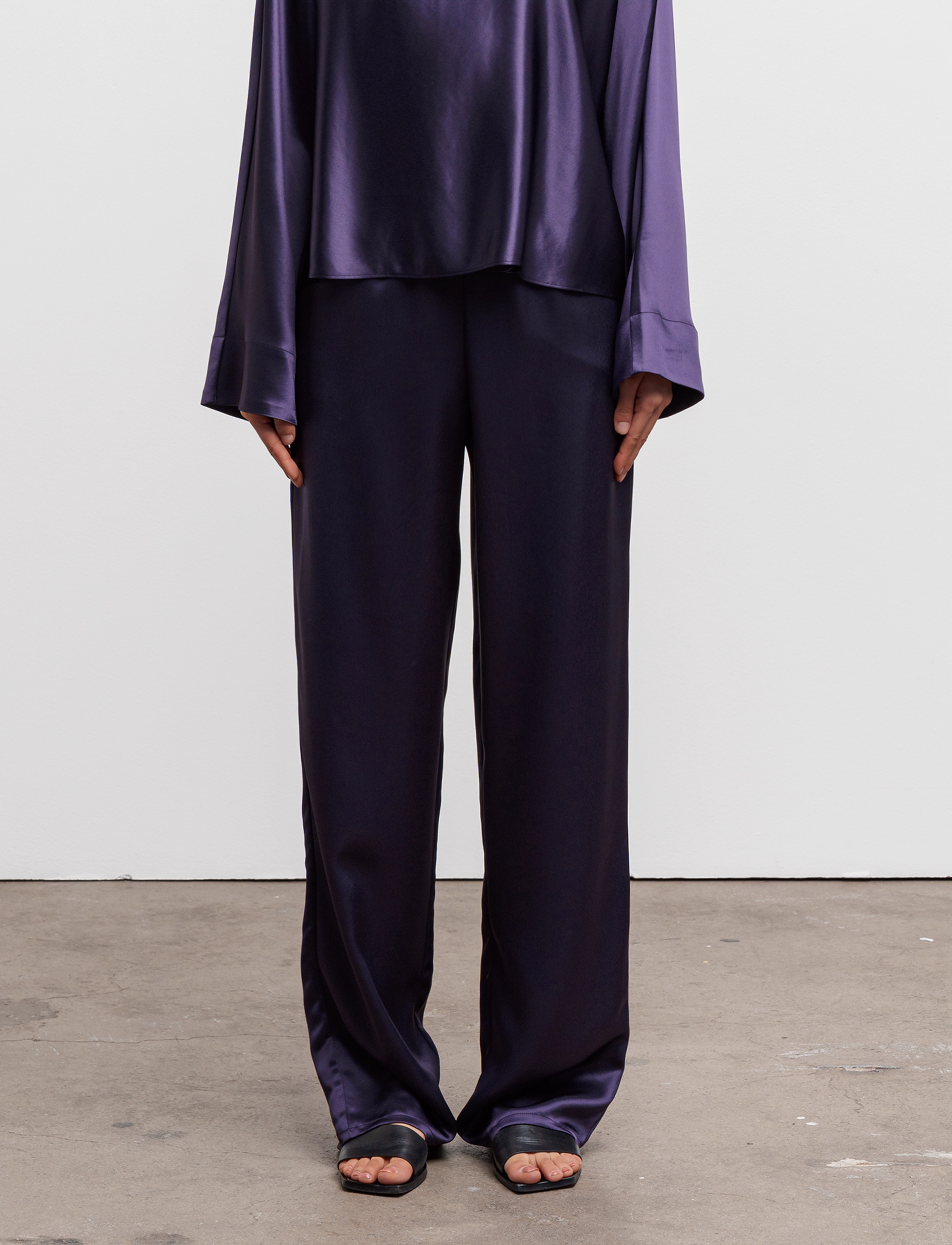 Ahlvar Gallery Ayla satin trousers - Bukser - PLUM / purple