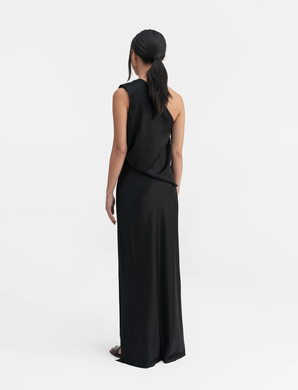 Ahlvar Gallery - Hana long logo satin skirt - satinkjolar - black - 4