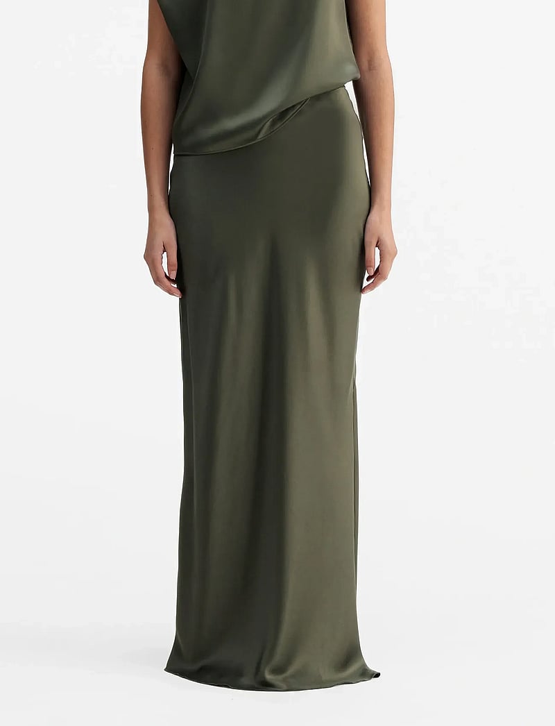 Ahlvar Gallery - Hana long logo satin skirt - maxi röcke - olive green - 0
