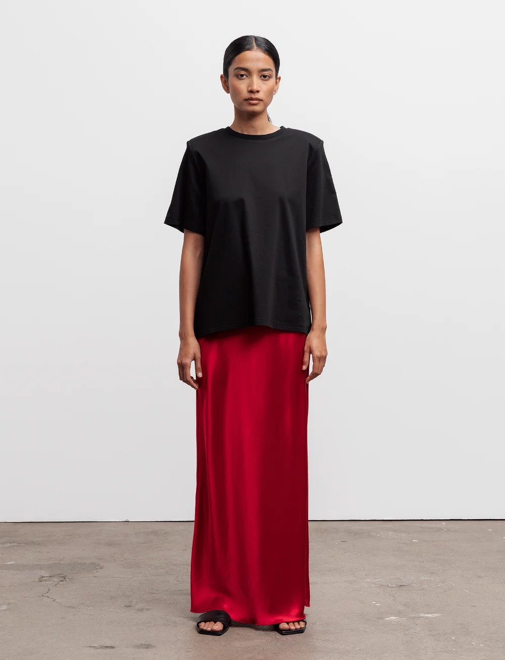 Ahlvar Gallery - Hana long logo satin skirt - satinröcke - red - 3