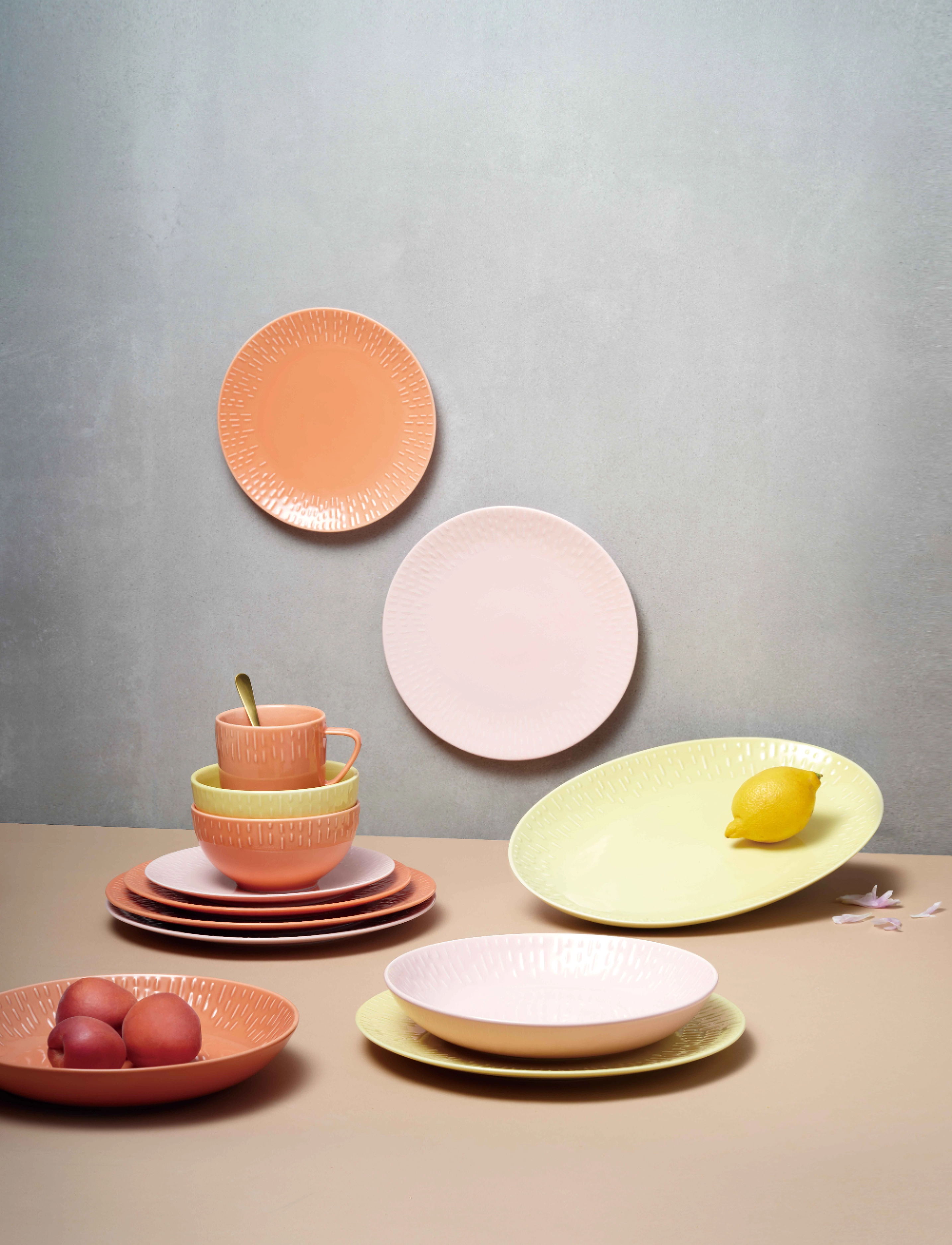 Aida Confetti Apricot Middags Tallerken M/Relief Porcelæn 1 Stk 27,5 cm, Ø 28.5 cm x 28.5, Orange, Tallerkener > Middagstallerkener, Unisex