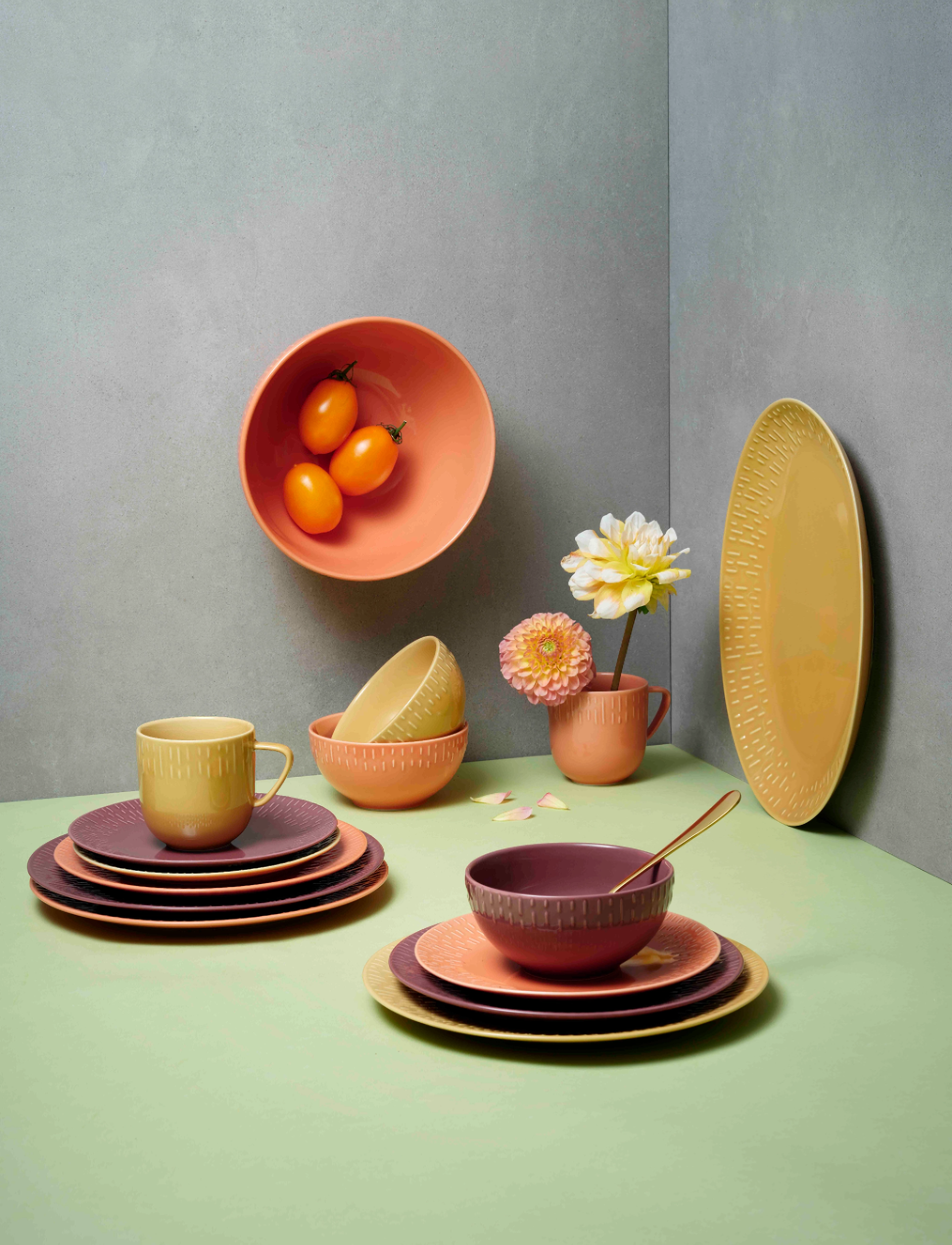Aida Confetti Lunch Plate W/Relief 1 Pcs . Giftbox, Ø 25.3 cm x 25.3, Plates, Burgunderrot - Small Homeware