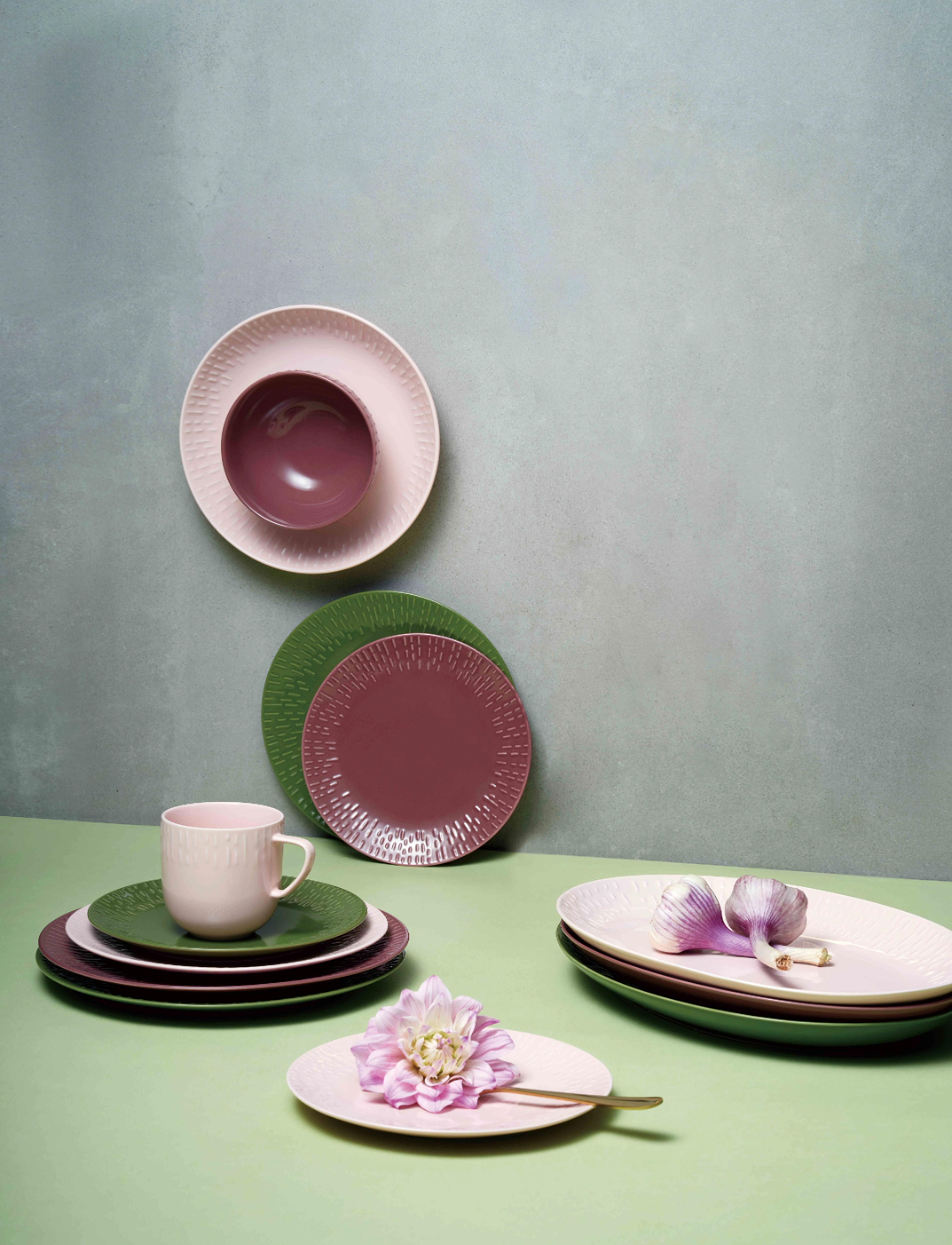 Aida Confetti Oval Dish W/Relief 1 Pcs. Giftbox, 36.8X25.5 cm x 36.8, Serving Dishes, Grün - Platters, Homeware