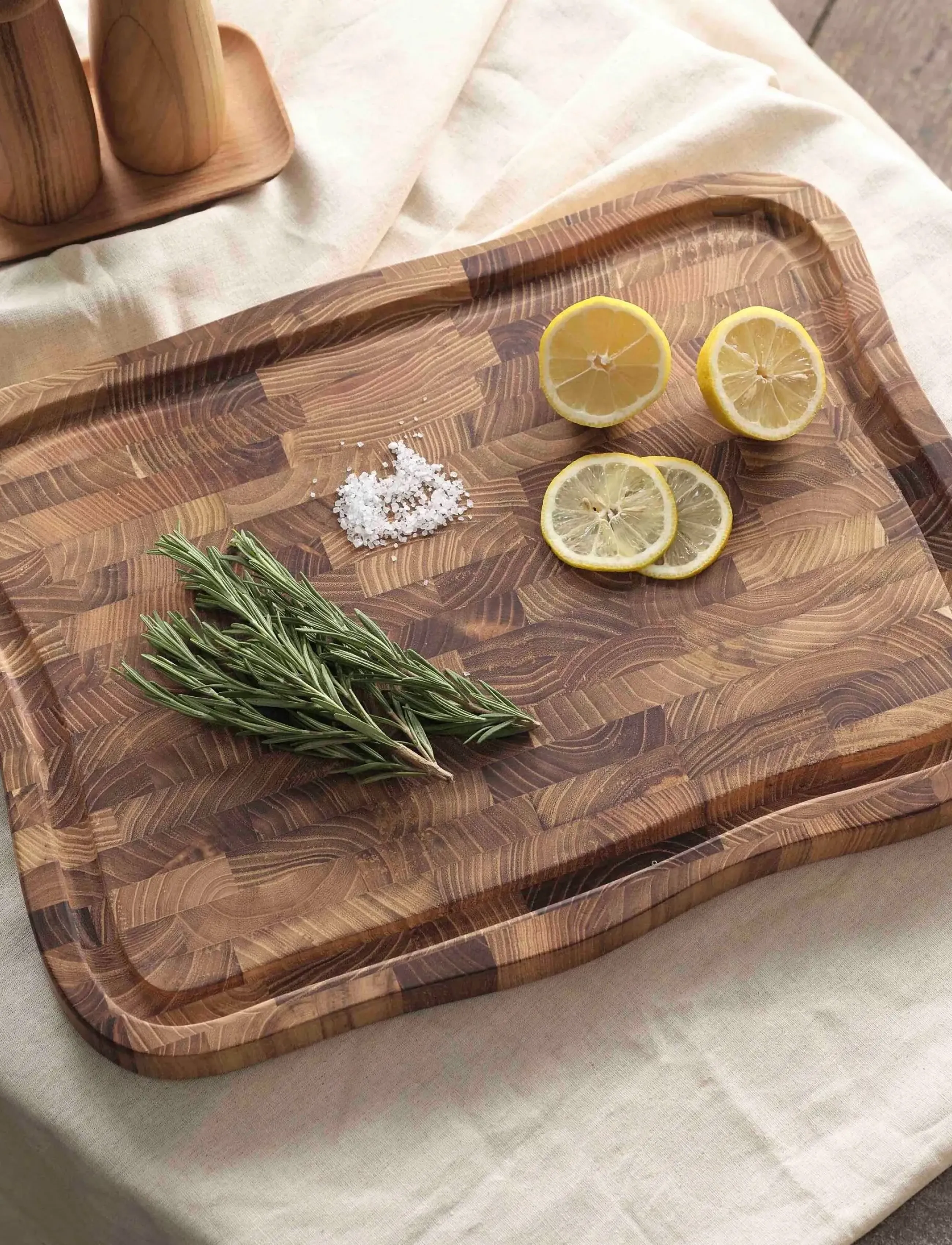 Aida - RAW Teak - skærebræt 45x33x3cm m saftrille - natural - 2