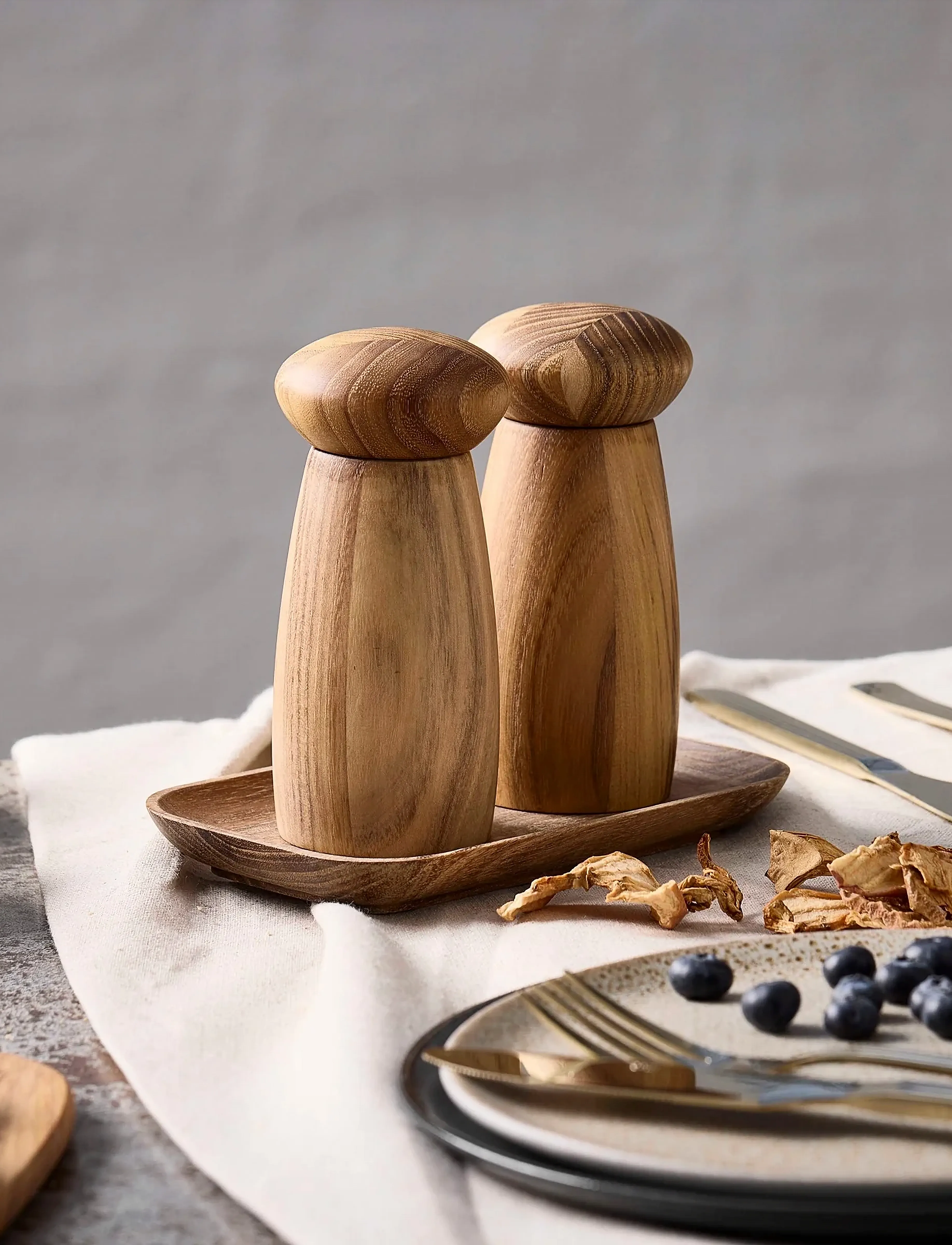 Aida Raw Teak Small Ceramic Grinder Set With Tray H13.4Xd6.0 Cm. / L17Xw10Xh1.9Cm., H:13.4 cm, Grinders, Braun - Spice Homeware