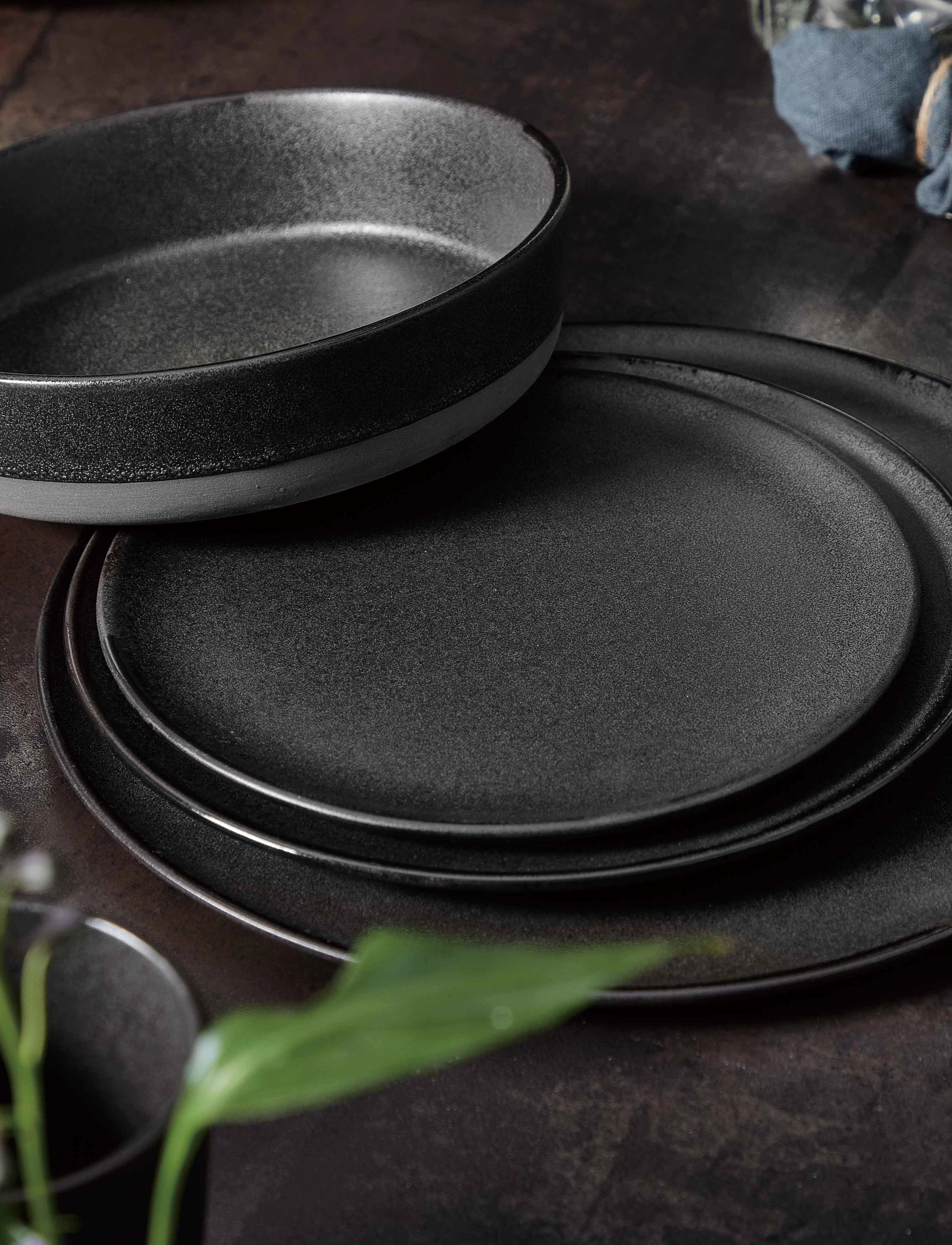 Aida Raw Titanium Black - Dessert Tallerken 1 Stk 20 cm, One Size, Black, Tallerkener > Middagstallerkener, Unisex