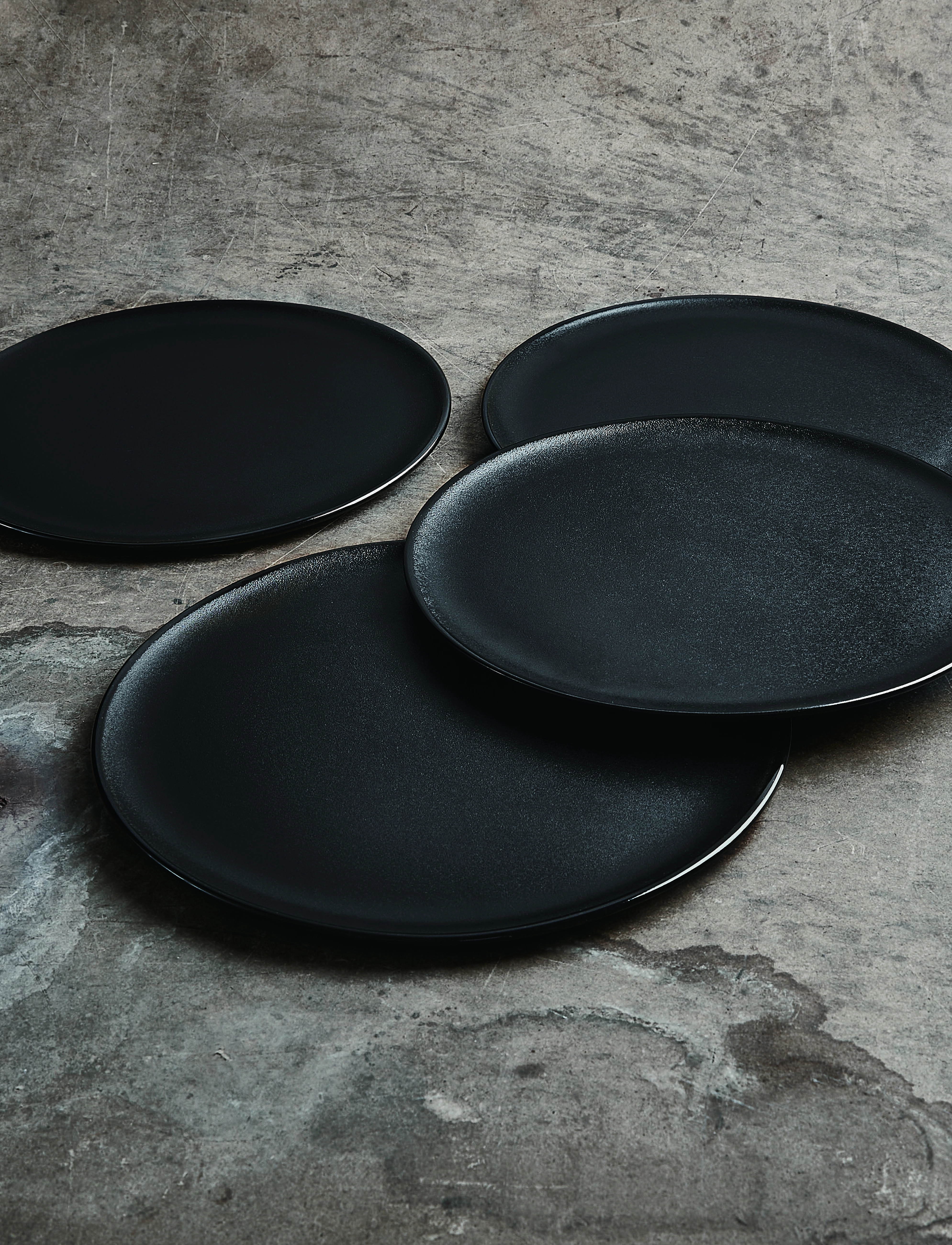 Aida Raw Titanium Black Middags Tallerken 1 Stk 28 Cm, Ø cm, Plates, Schwarz - Dinner Homeware