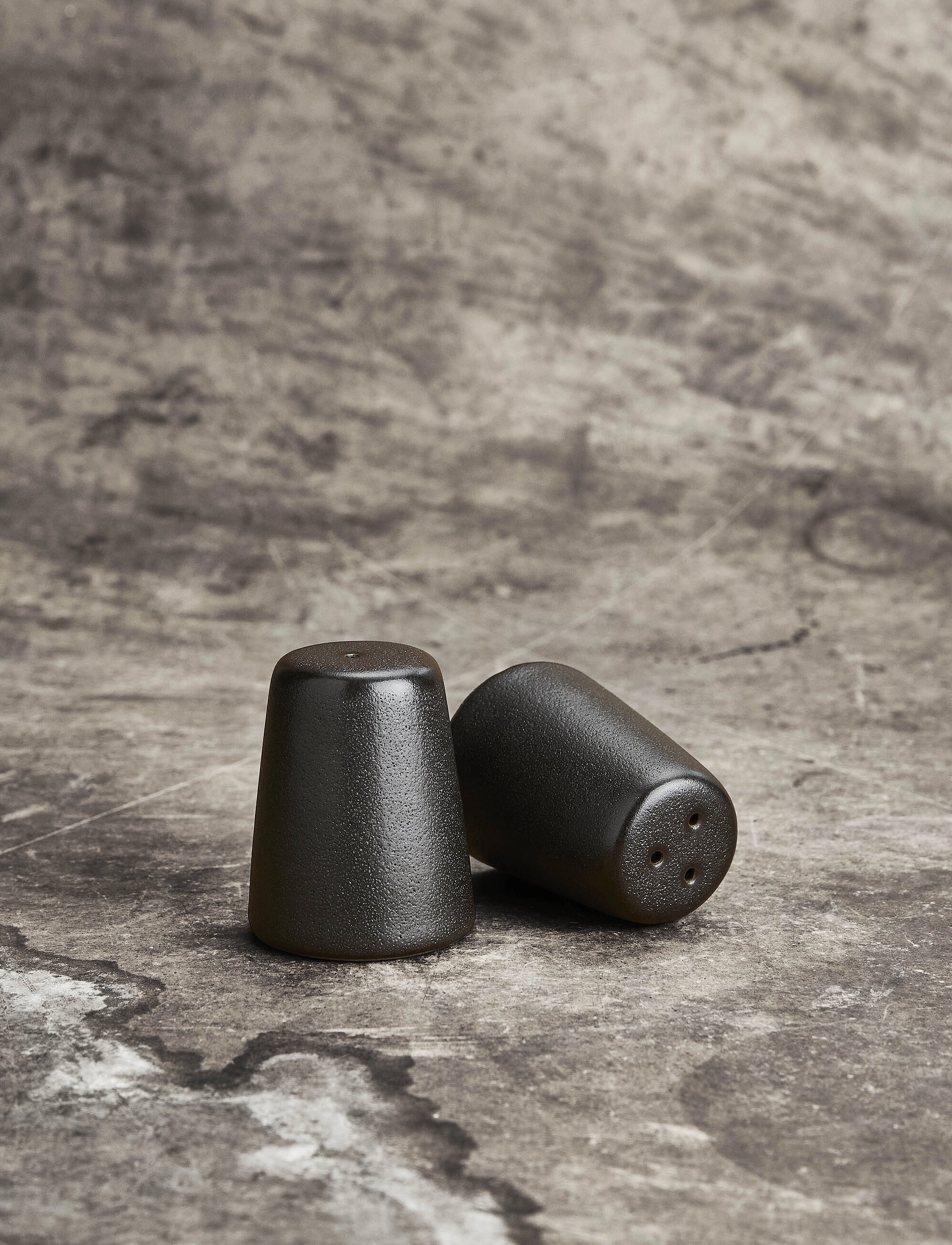 Aida Raw Titanium Black Salt / Peber 1 Sæt, One Size, Grinders, Schwarz - & Pepper Shakers, Homeware