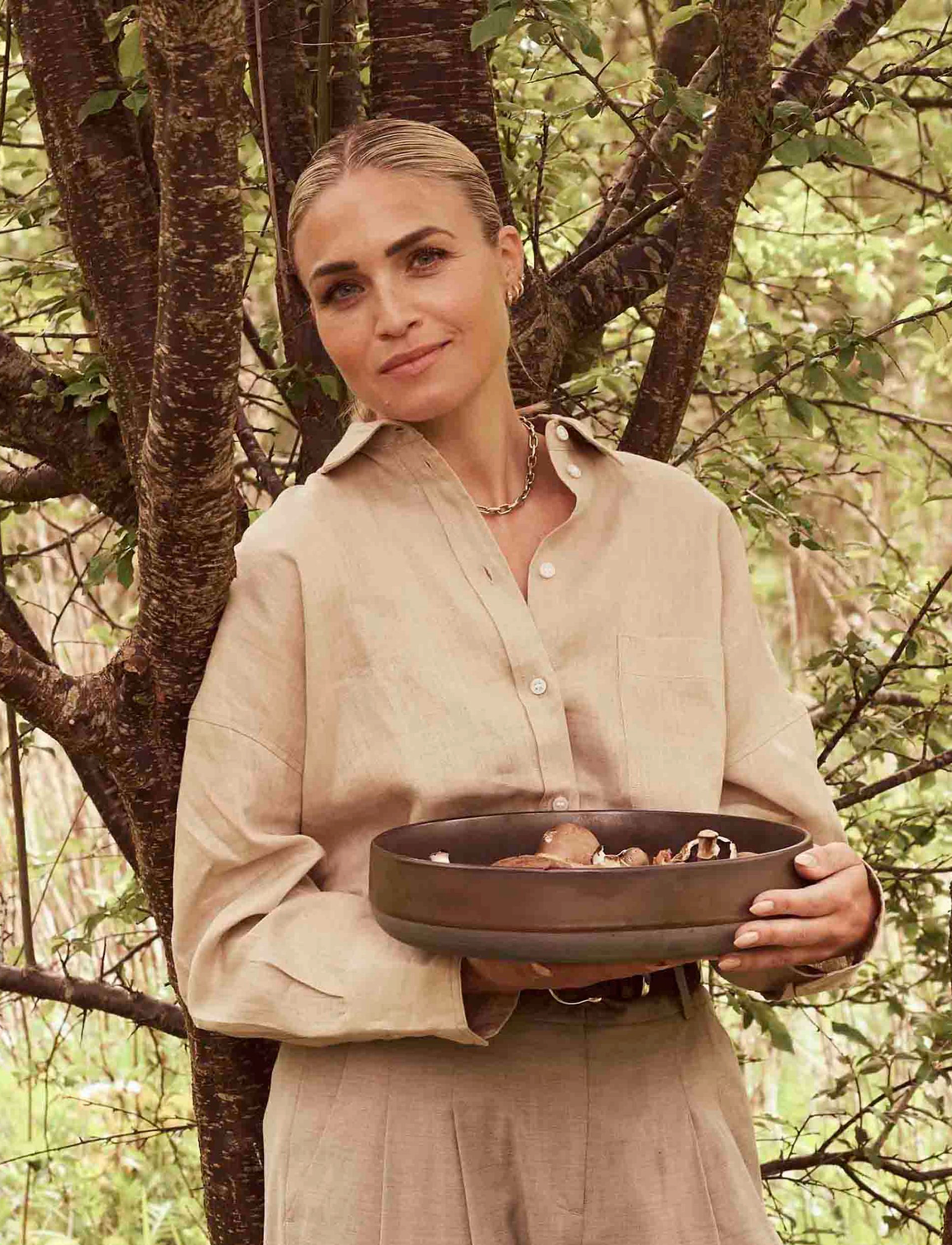 Aida Raw Metallic Brown Serveringsskål 1 Stk D30 X H6,4 Cm, One Size, Bowls & Serving Dishes, Braun - Salad Bowls, Homeware
