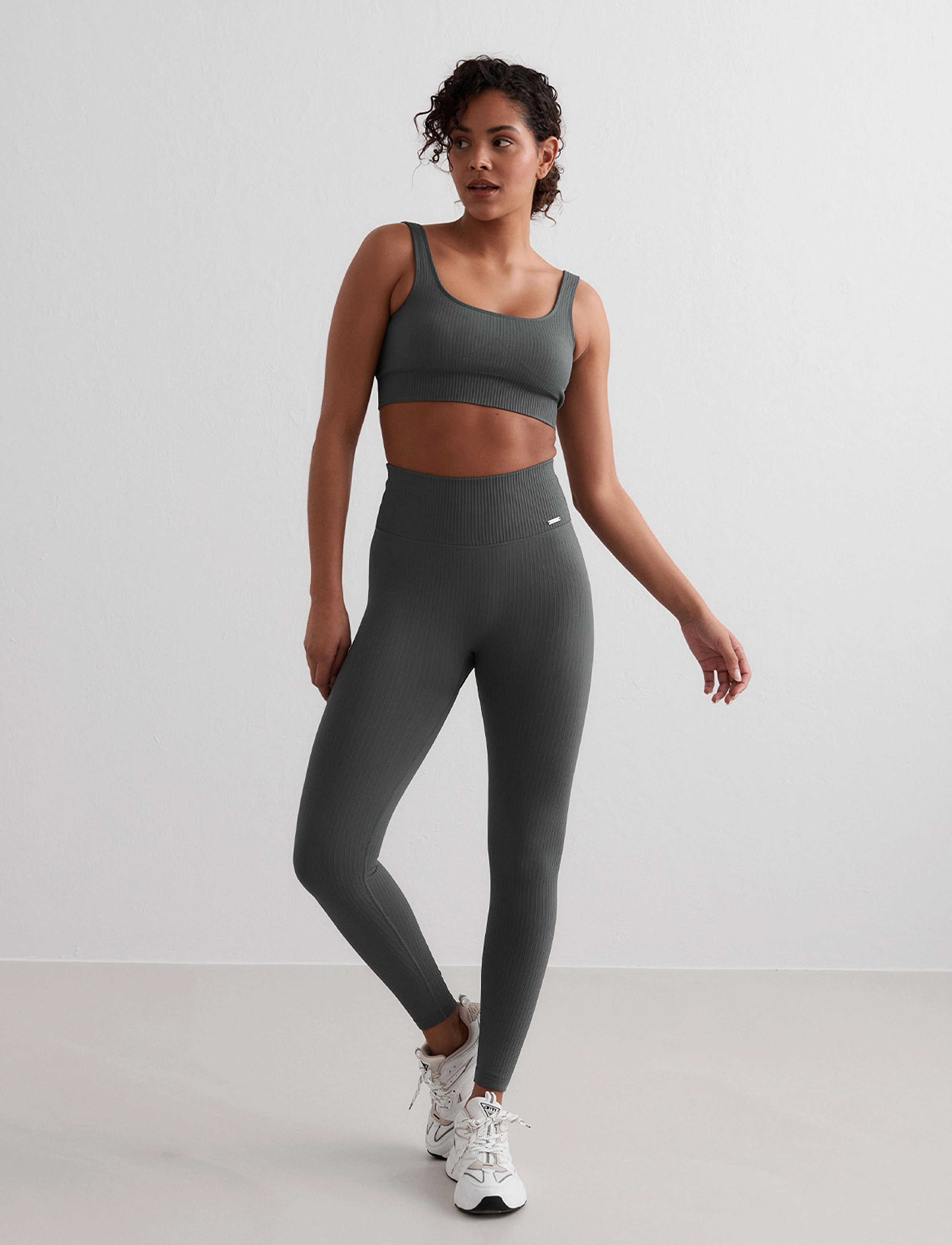 aim´n - Ribbed Seamless Bra - keskmine toestus - sage - 4