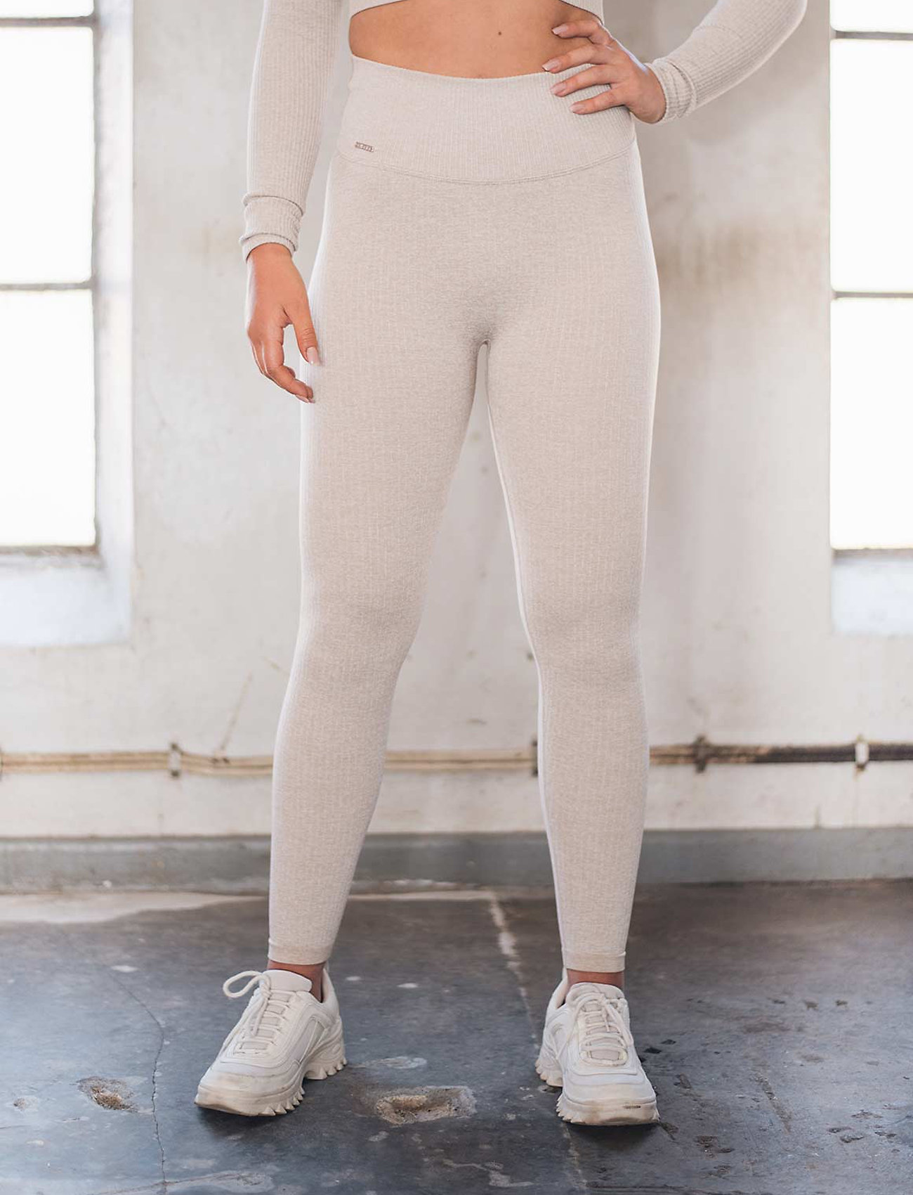 aim ́n Beige Ribbed Seamless Tights, L, Running-training - Frauen