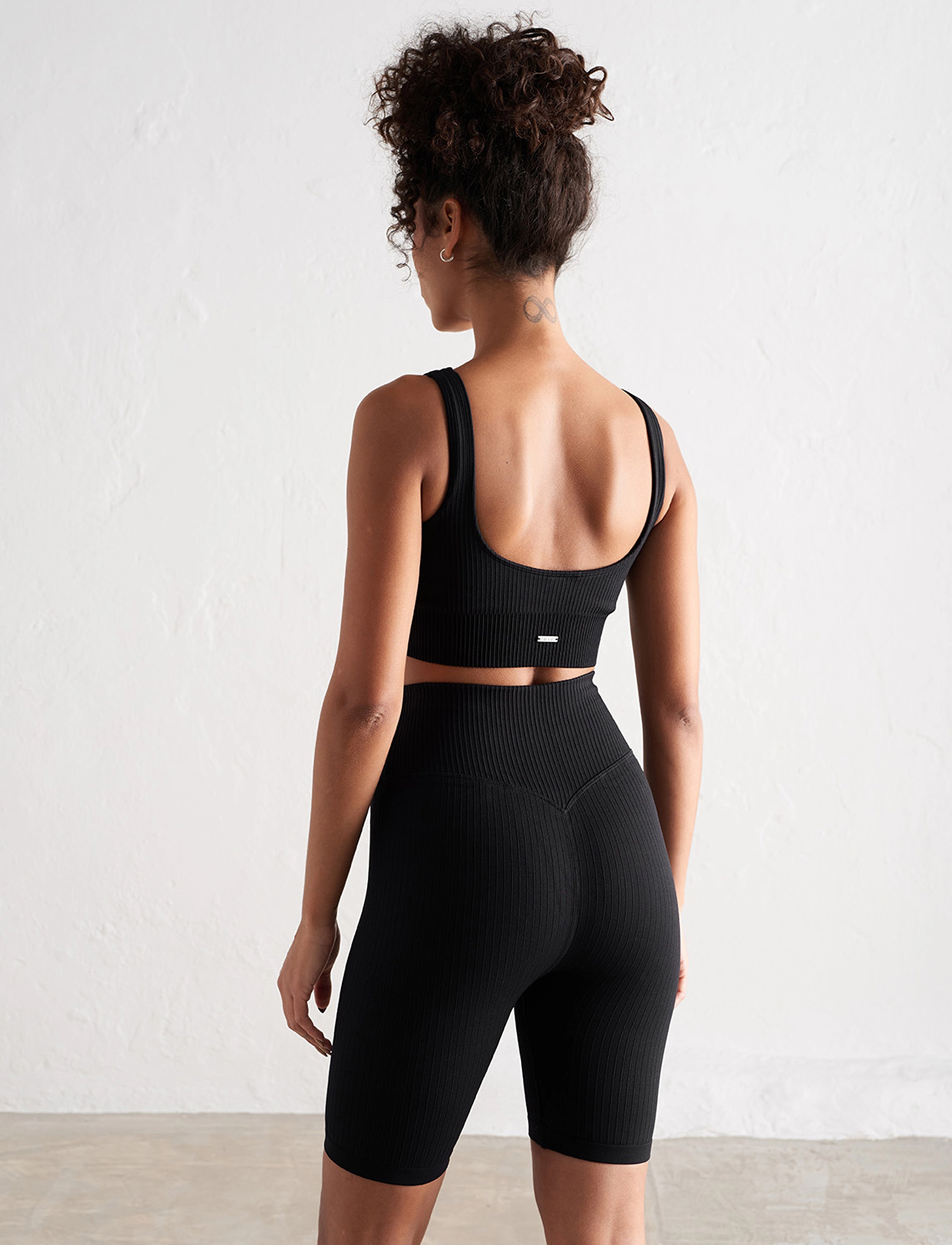 aim´n - Ribbed Seamless Biker Shorts - trainingstights - black - 2