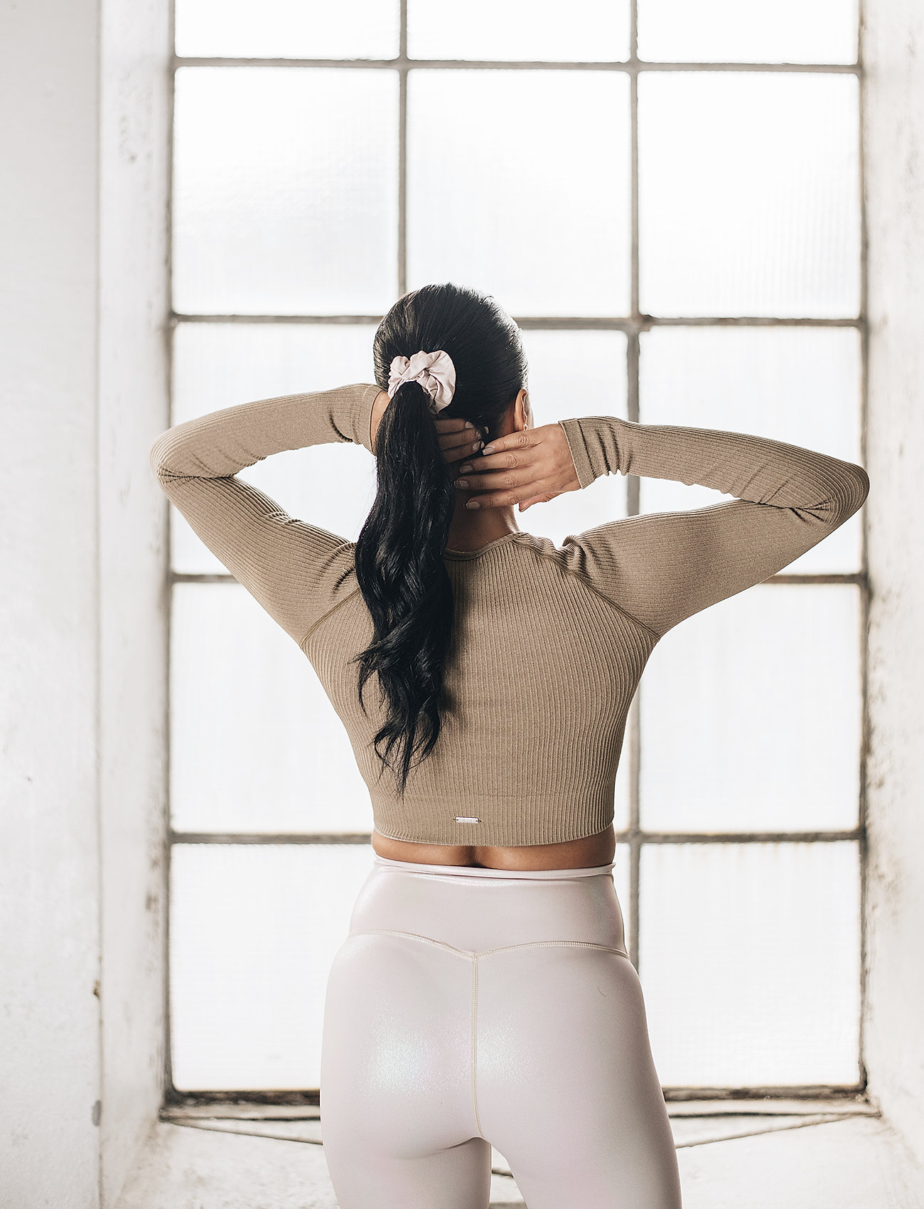 aim´n - Ribbed Seamless Crop Long Sleeve - crop tops - espresso - 3