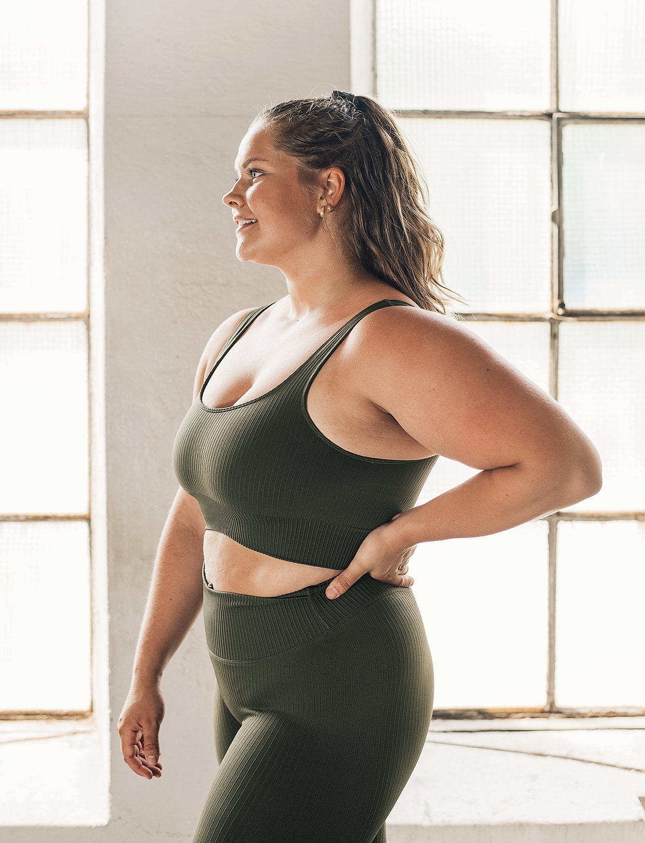 aim´n - Khaki Ribbed Seamless Bra - sports bh-er: medium støtte - khaki - 3