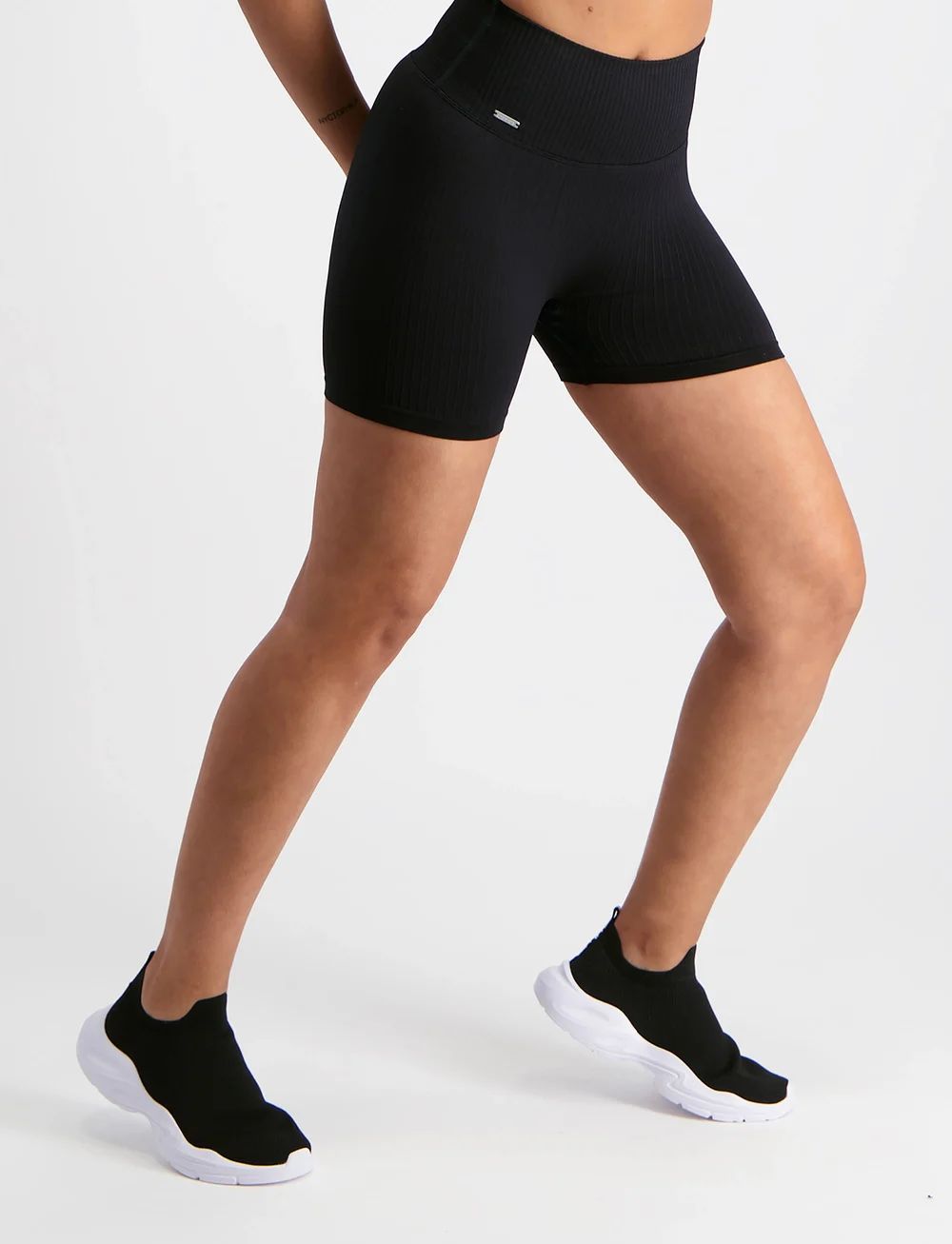 aim´n - Ribbed Seamless Midi Biker Shorts - kurze tights - black - 0