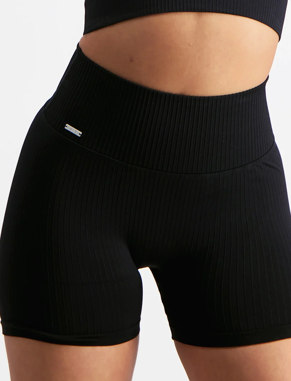 aim´n - Ribbed Seamless Midi Biker Shorts - kurze tights - black - 5