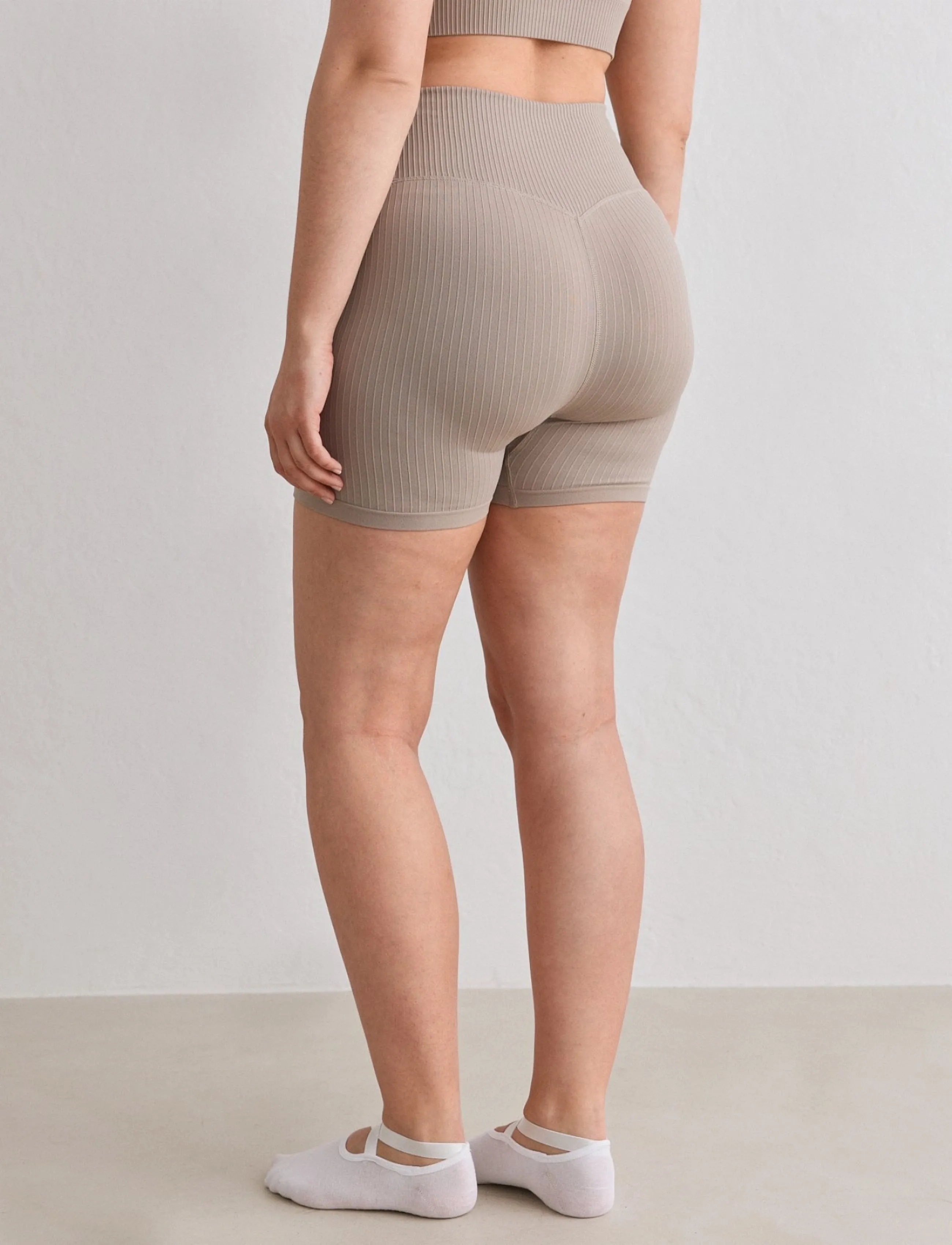 aim´n - Ribbed Seamless Midi Biker Shorts - Õmblusteta retuusid - dark clay - 3