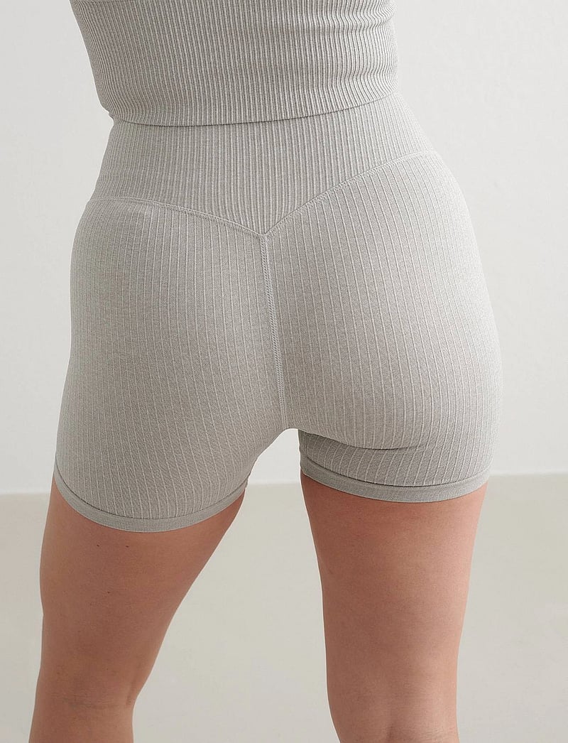 aim´n - Ribbed Seamless Midi Biker Shorts - lühikesed retuusid - grey melange - 3