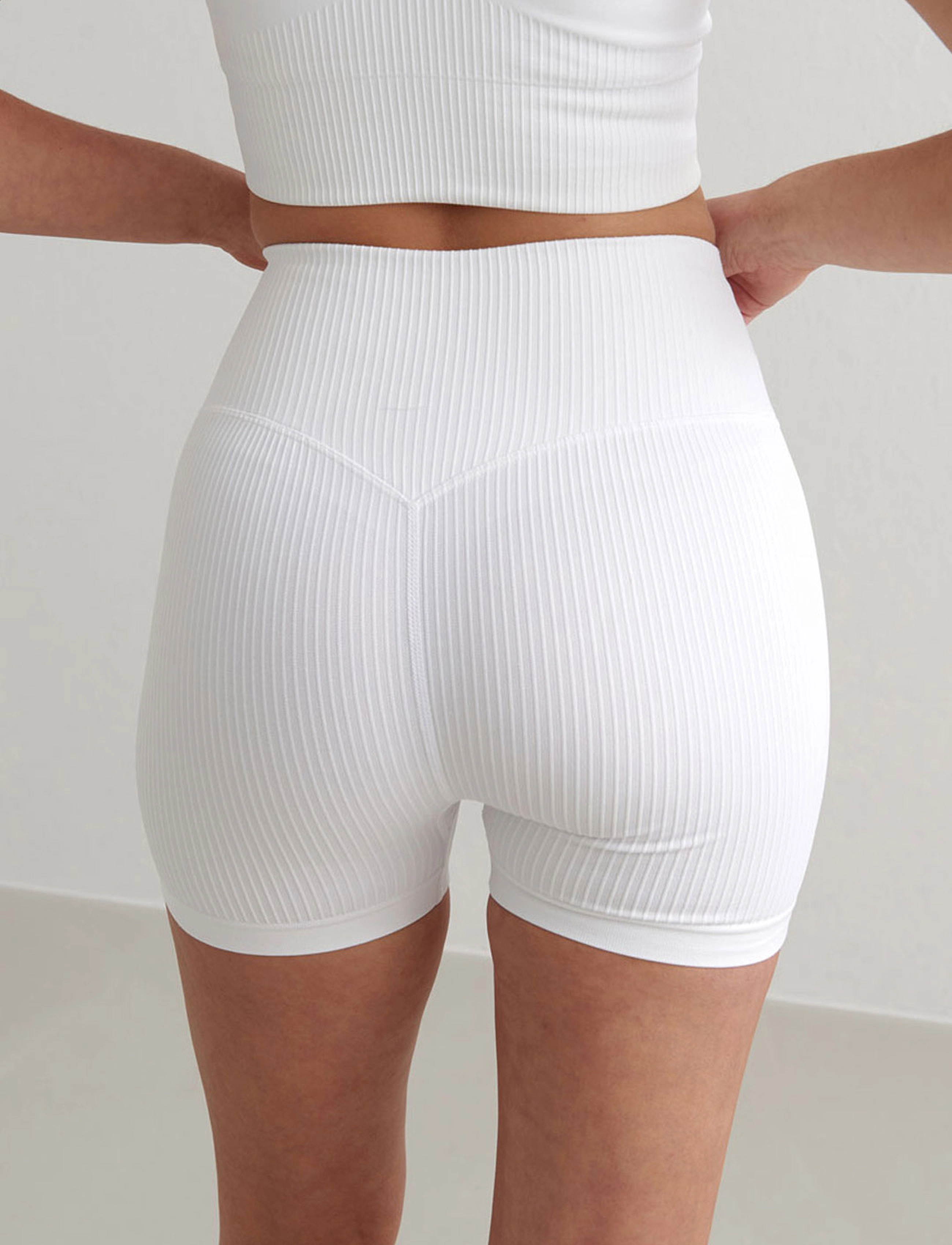 aim´n - Ribbed Seamless Midi Biker Shorts - treenitrikoot - white - 5