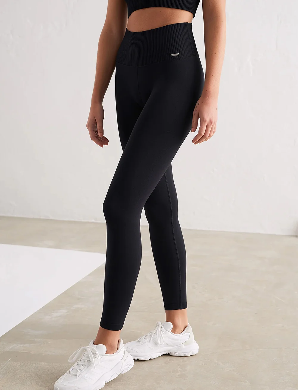 aim´n - Limitless Seamless Tights - trainingstights - black - 0