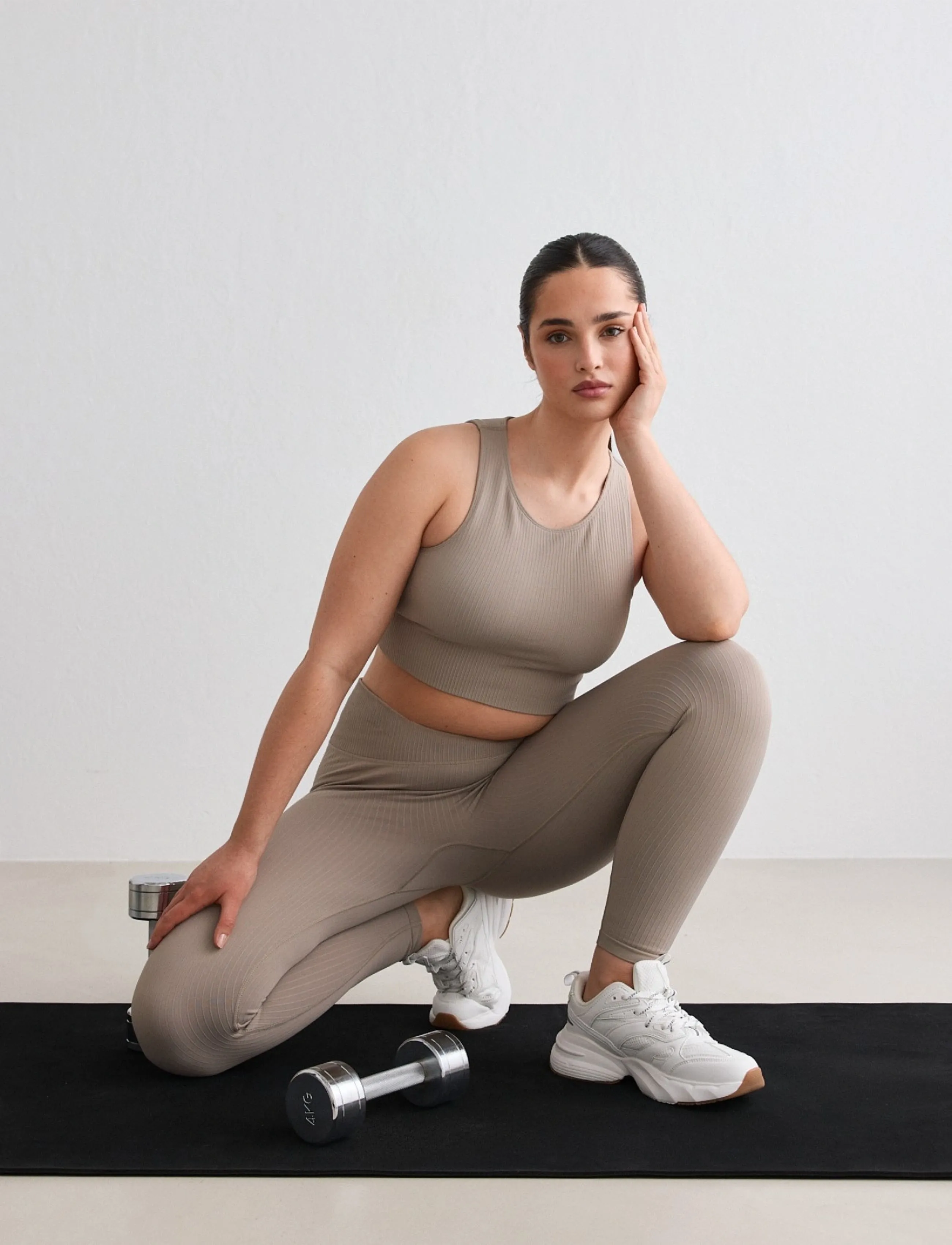 aim´n Ribbed Seamless Crop Top - Hauts de sport - DARK CLAY / beige