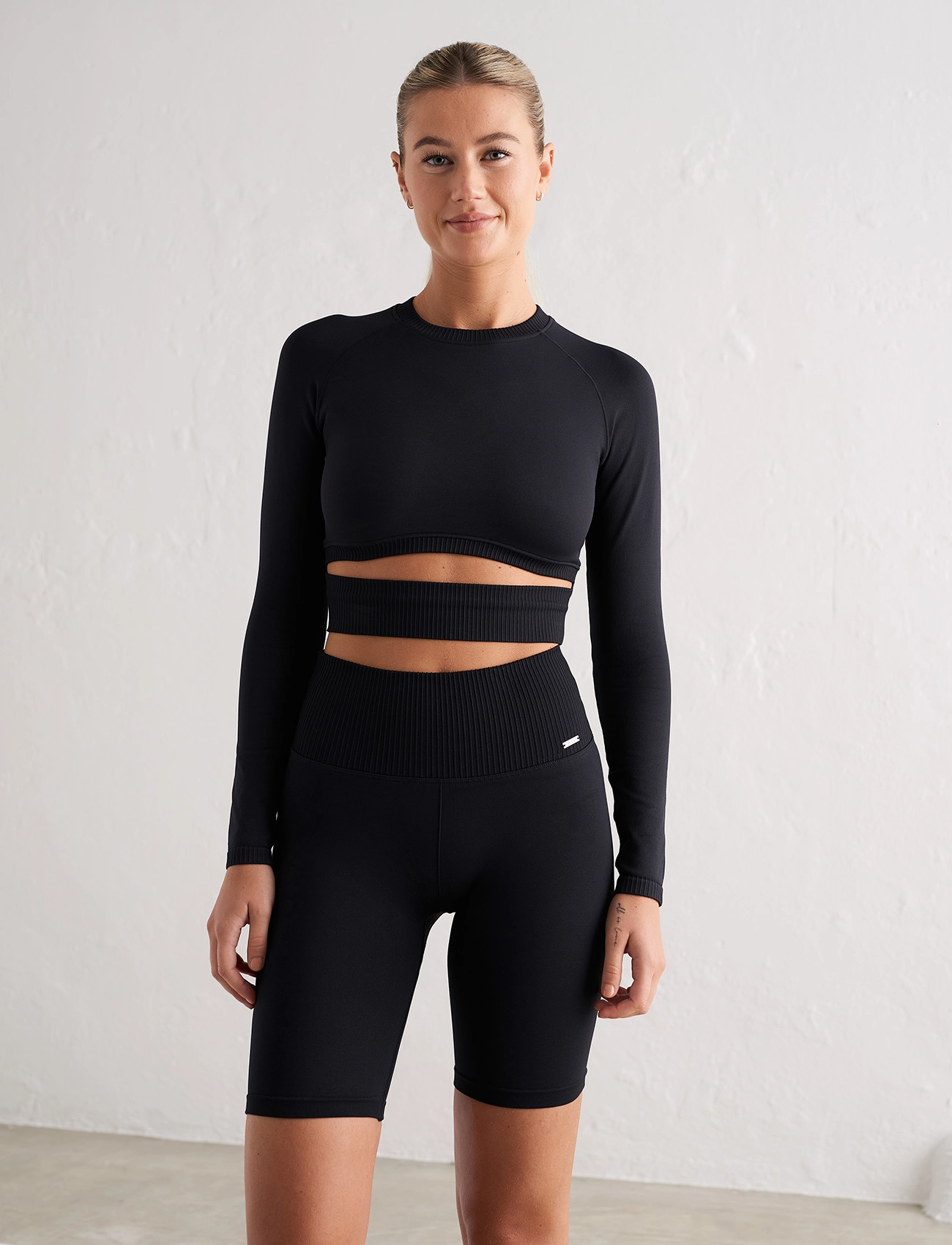 aim´n - Black Limitless Seamless Biker Shorts - 1/2 længde - black - 3