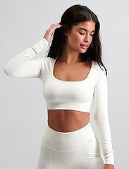 AIM'N - Luxe Seamless Crop Long Sleeve - któtkie bluzki - off-white - 2