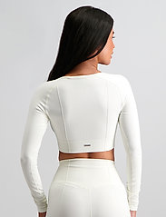 AIM'N - Luxe Seamless Crop Long Sleeve - pitkähihaiset topit - off-white - 3