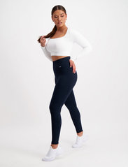 AIM'N - LUXE SEAMLESS CROPPED LONG SLEEVE - crop tops - white - 3