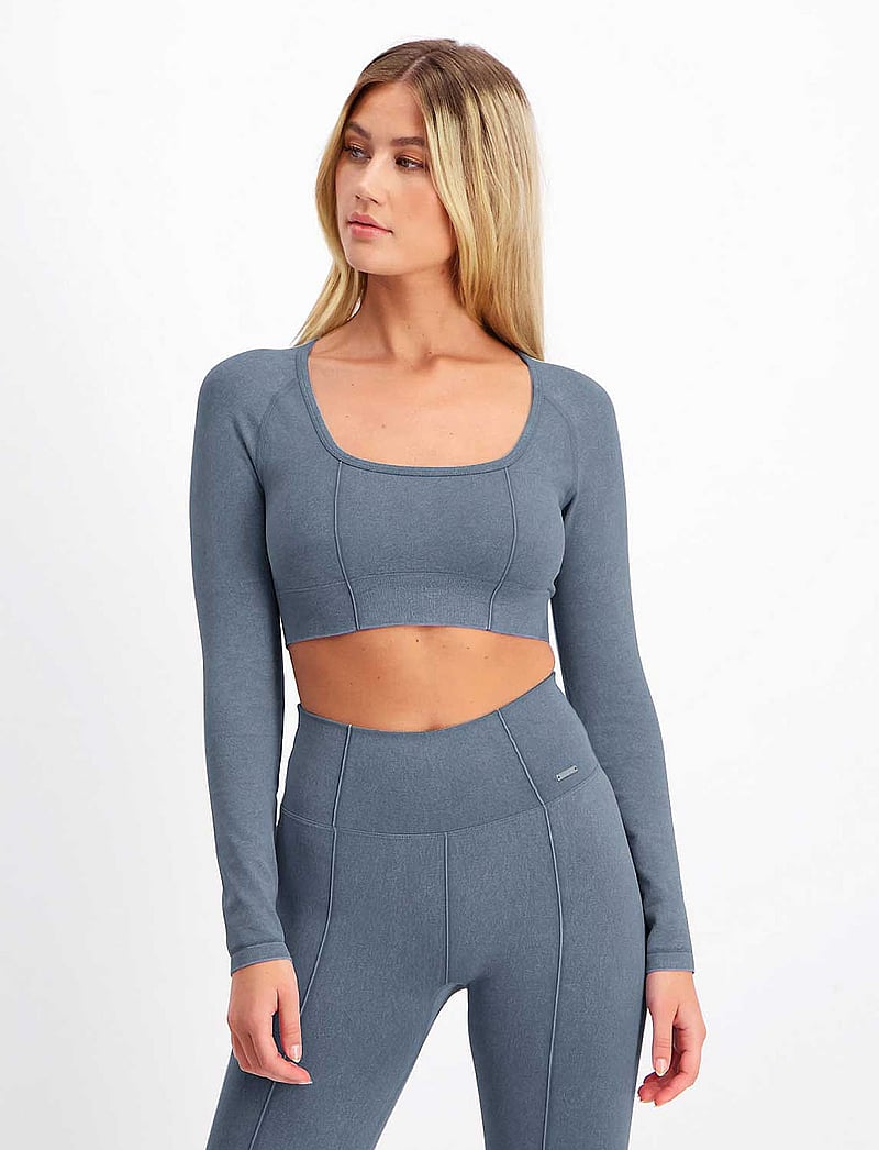 aim´n - Washed Denim Seamless Cropped Long Sleeve - crop-tops - washed denim - 0