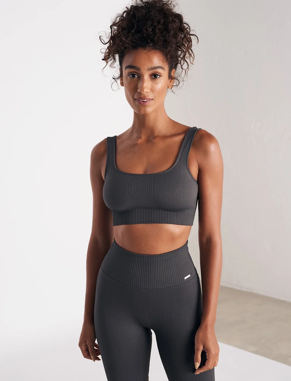 aim´n - Shadow Grey Ribbed Seamless Bra - mittlerer halt - shadow grey - 3