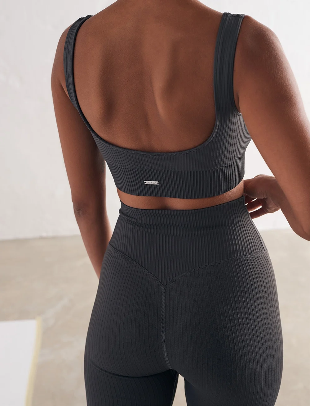 aim´n - Shadow Grey Ribbed Seamless Bra - mittlerer halt - shadow grey - 4