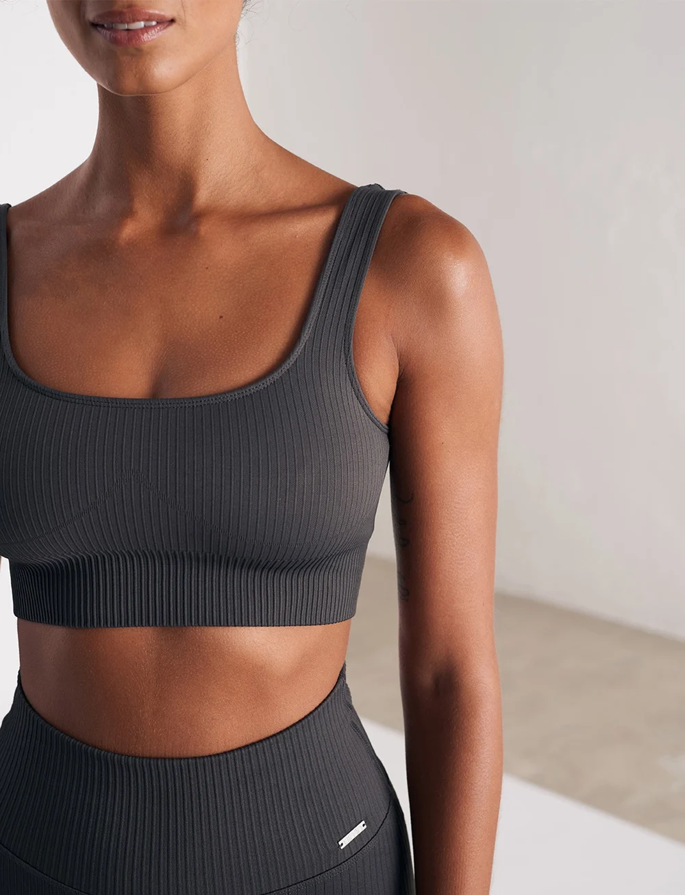 aim´n - Shadow Grey Ribbed Seamless Bra - mittlerer halt - shadow grey - 5